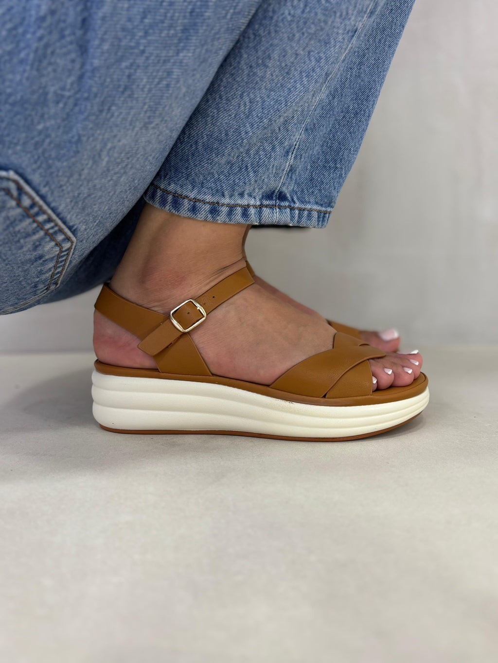 Sandalias Camel con Plataforma Ergonómica y Correa Ajustable Al Tobillo Estilo Casual Moderno - 14357