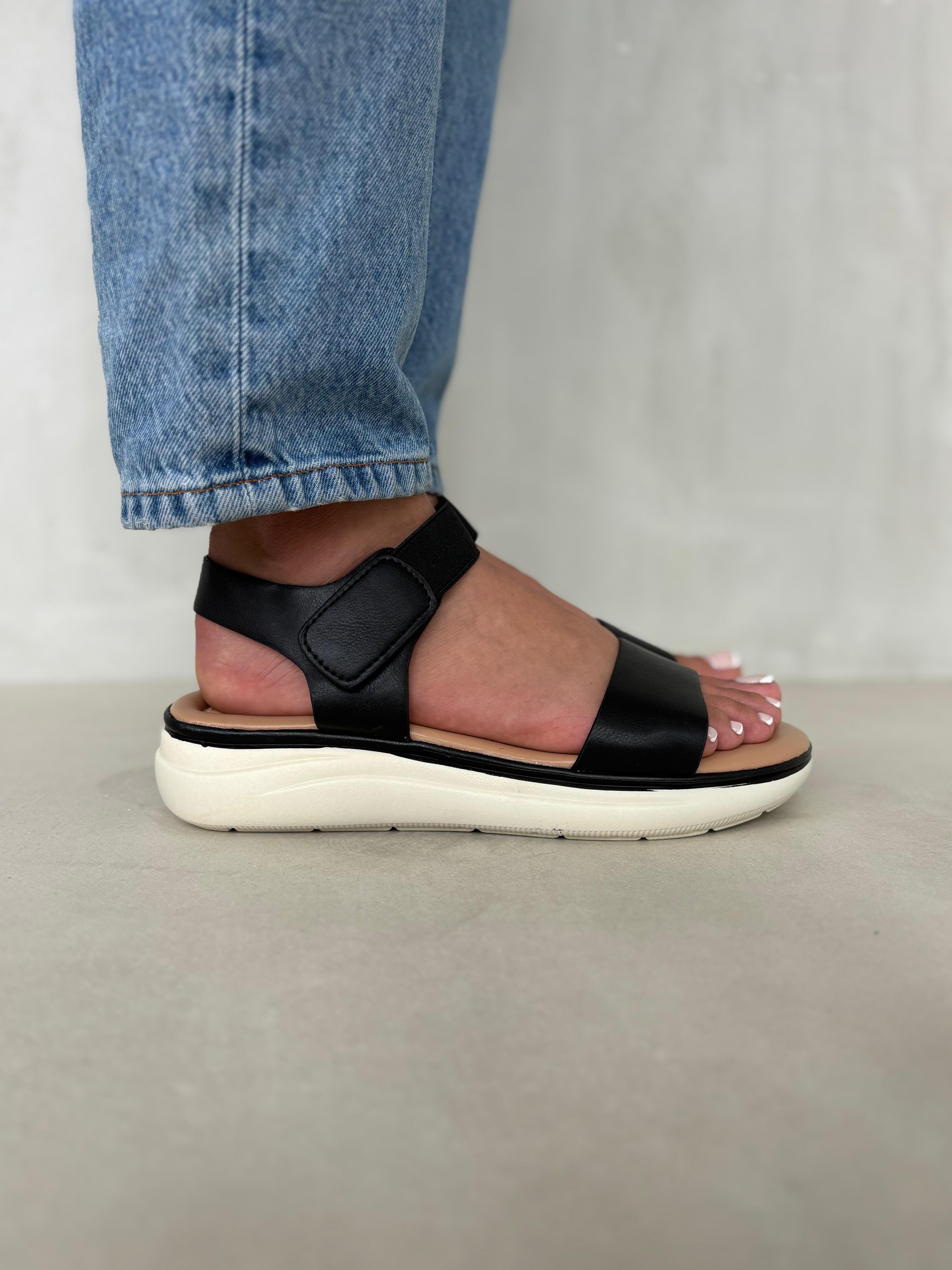 Sandalias Negras Con Plataforma Ergonómica 14359 Con Cierre De Velcro Y Soporte Cómodo En Cada Paso