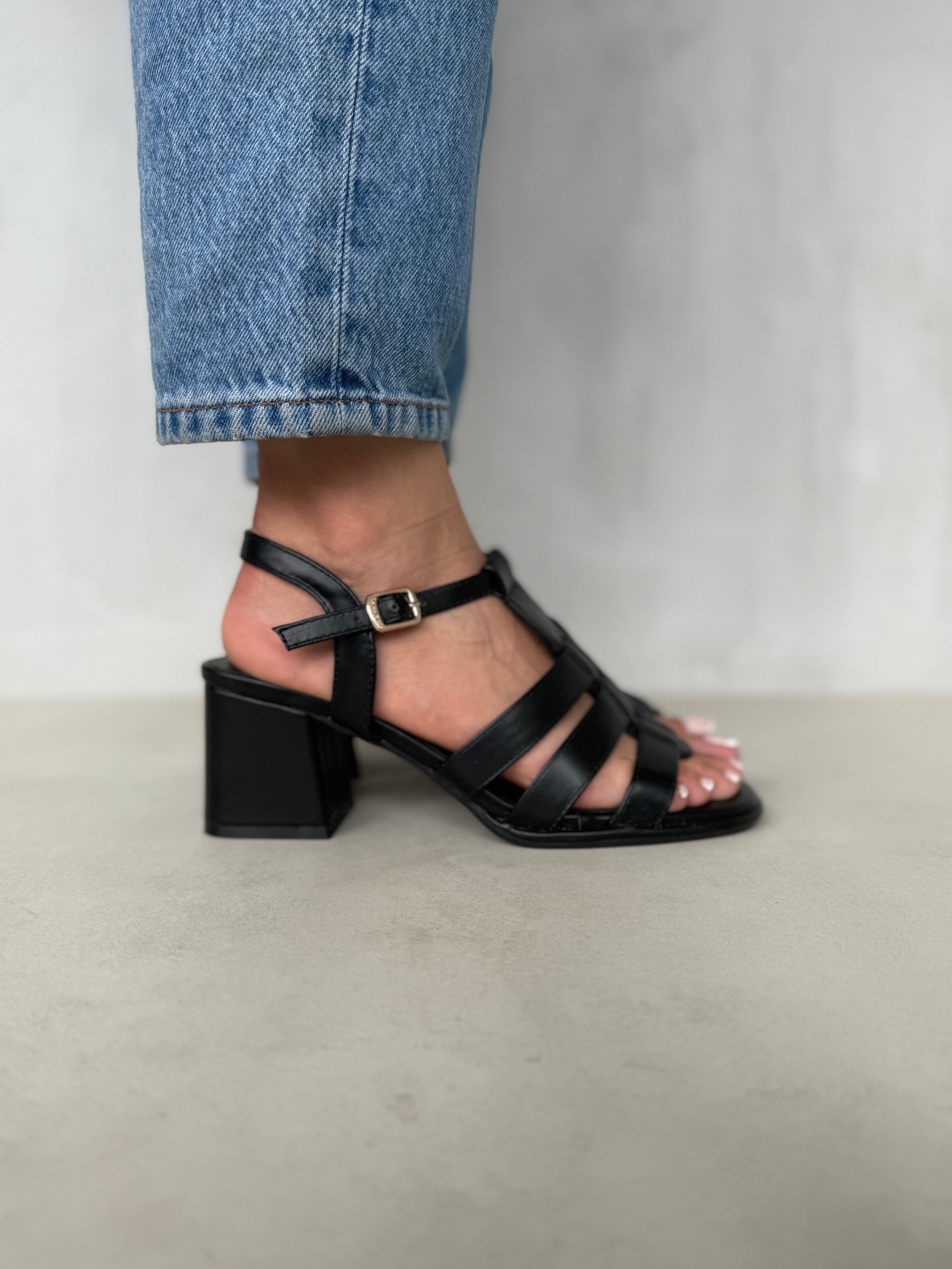 Sandalias de Tacón Medio con Tiras Suaves y Hebilla Lateral en Negro Minimalistas y Versátiles - 13504