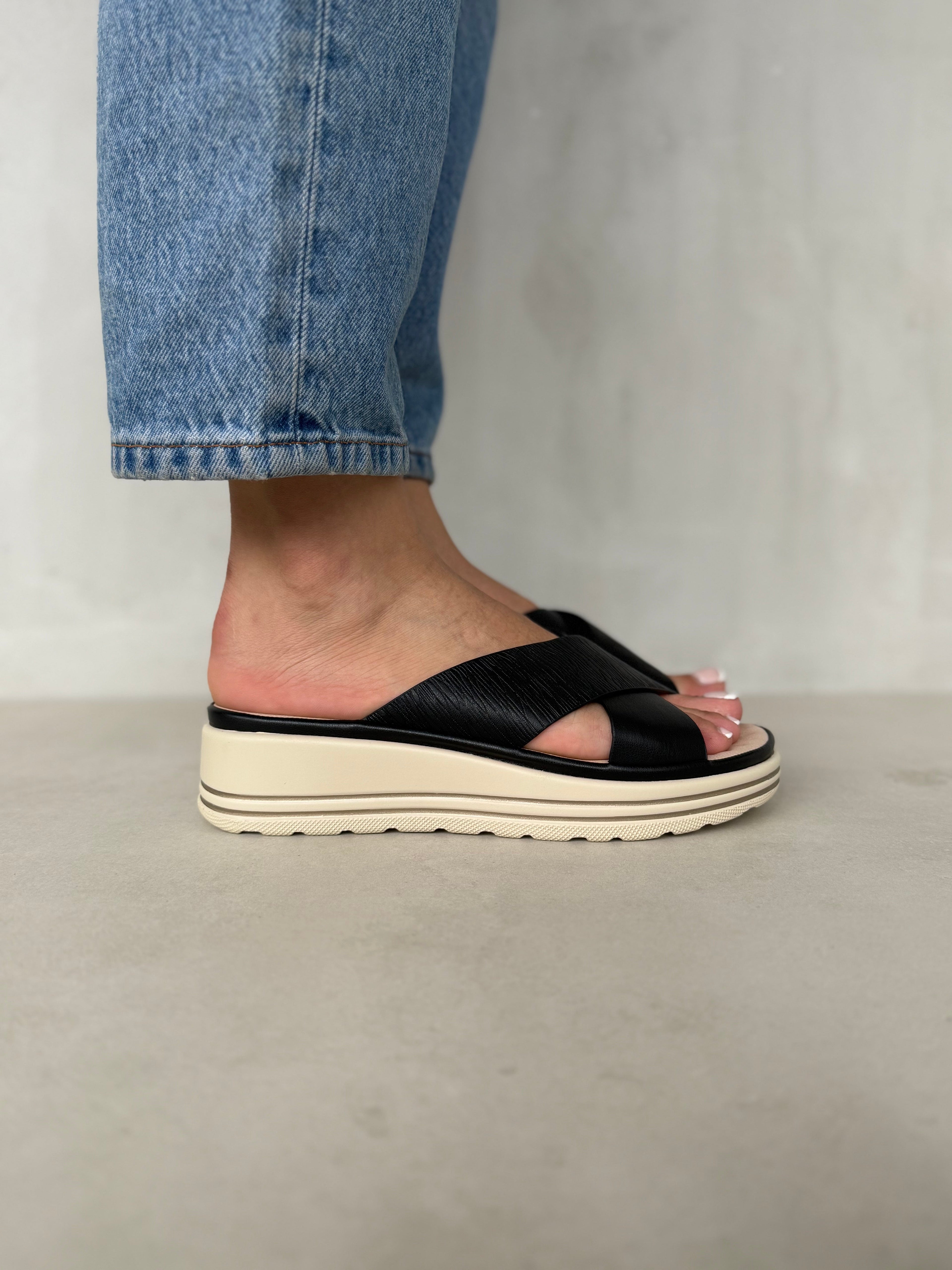 Sandalias De Plataforma Cruce Frontal 14038 Comodidad Casual Con Toque Femenino Y Estilo