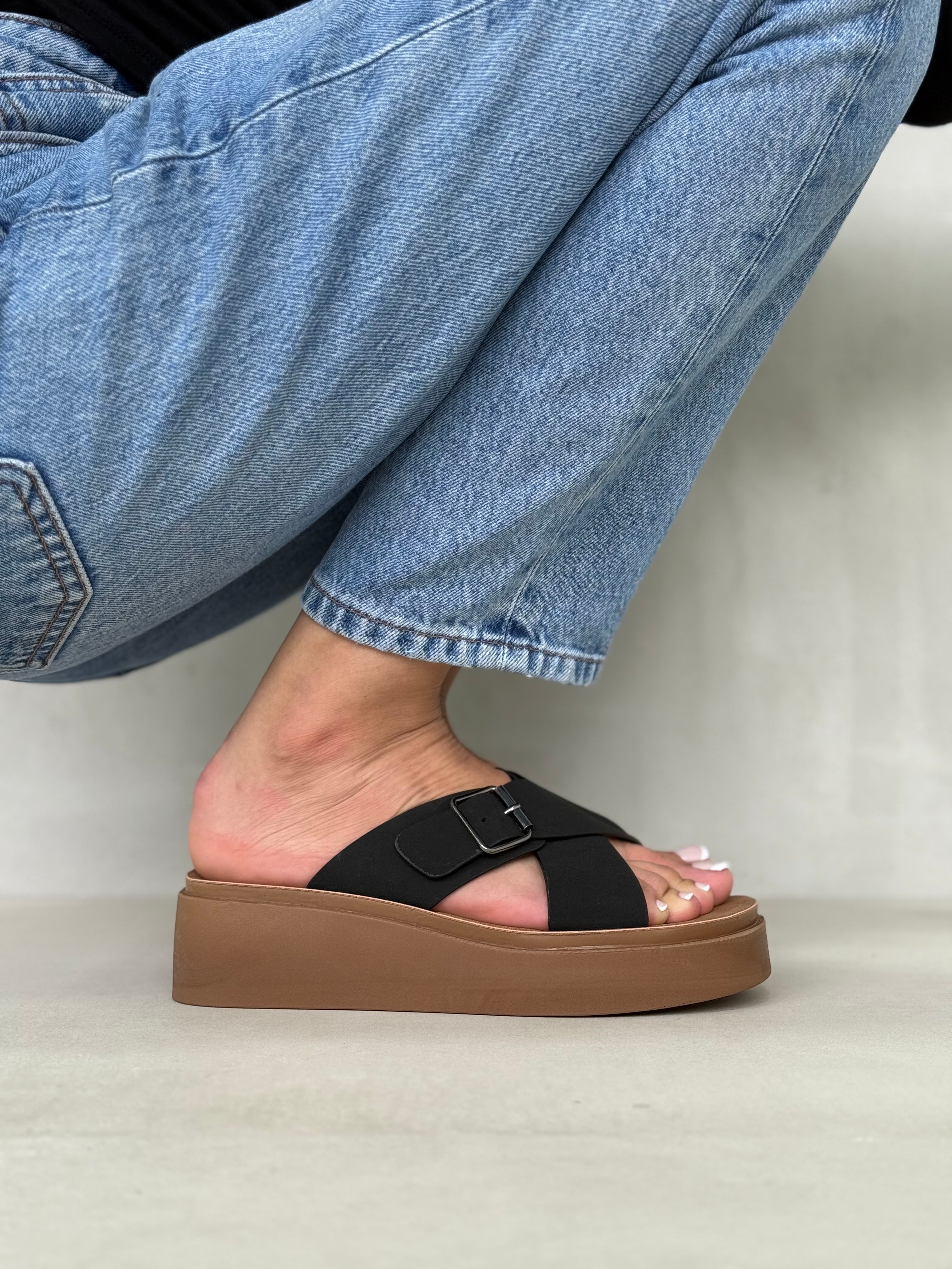 Sandalias Plataforma Hebilla Urbano 14088 Con Tiras Anchas Y Plataforma Ligera Para Mayor Estabilidad