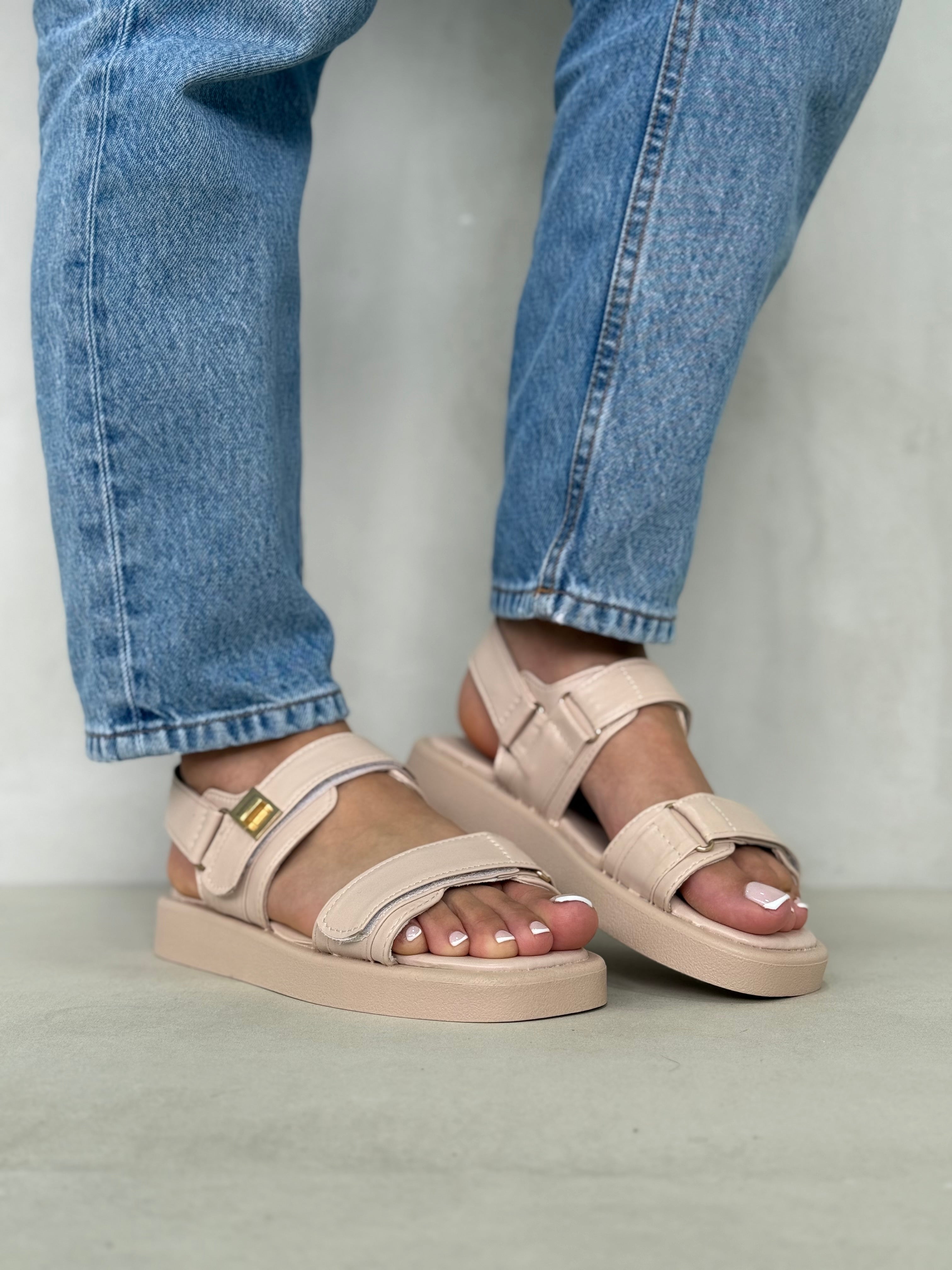 Sandalias Minimalismo Urbano 14048 Con Velcro Ajustable Para Confort Diario Todo El Día