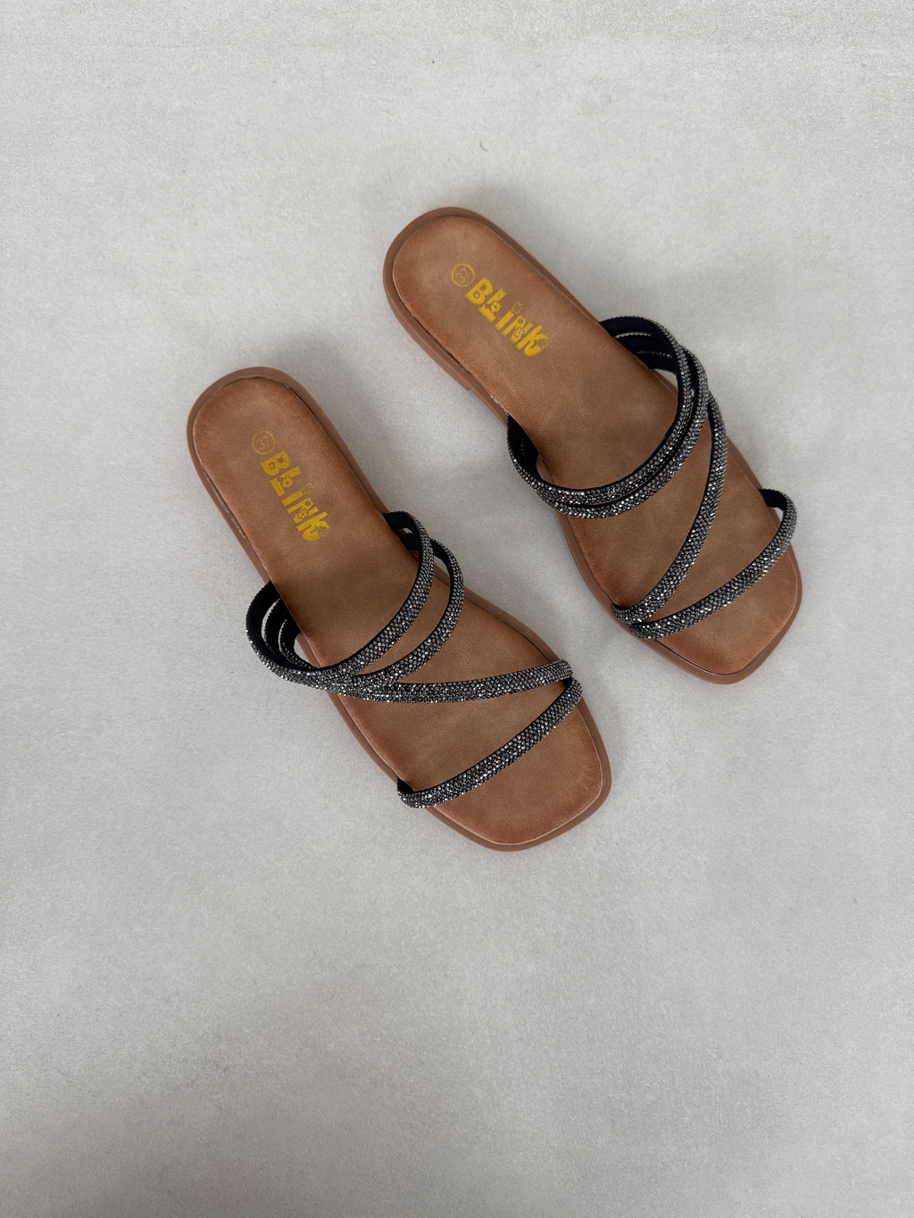 Sandalias Tiras Brillantes 14469 Con Punta Cuadrada Y Plantilla Suave Para Todo El Día