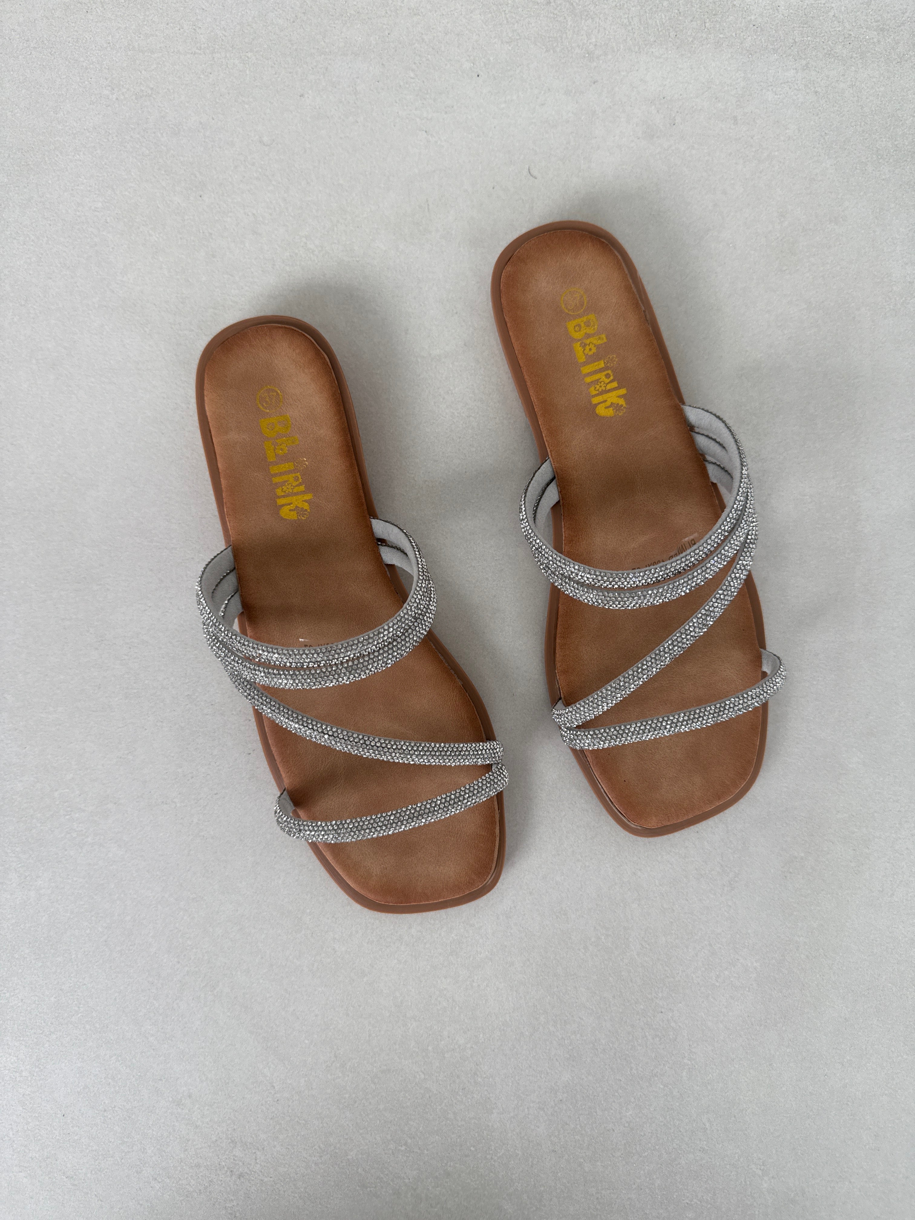 Sandalias Brillo Plateado 14470 Con Tiras Finas Y Punta Cuadrada Con Acabado Brillante