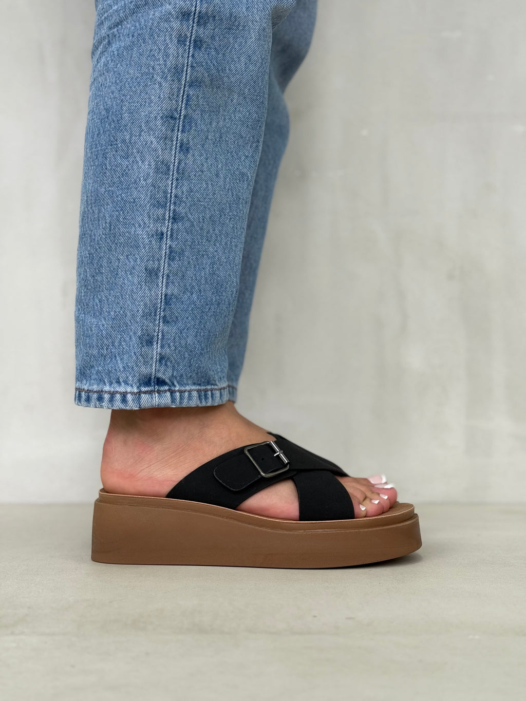 Sandalias Plataforma Hebilla Urbano 14088 Con Tiras Anchas Y Plataforma Ligera Para Mayor Estabilidad