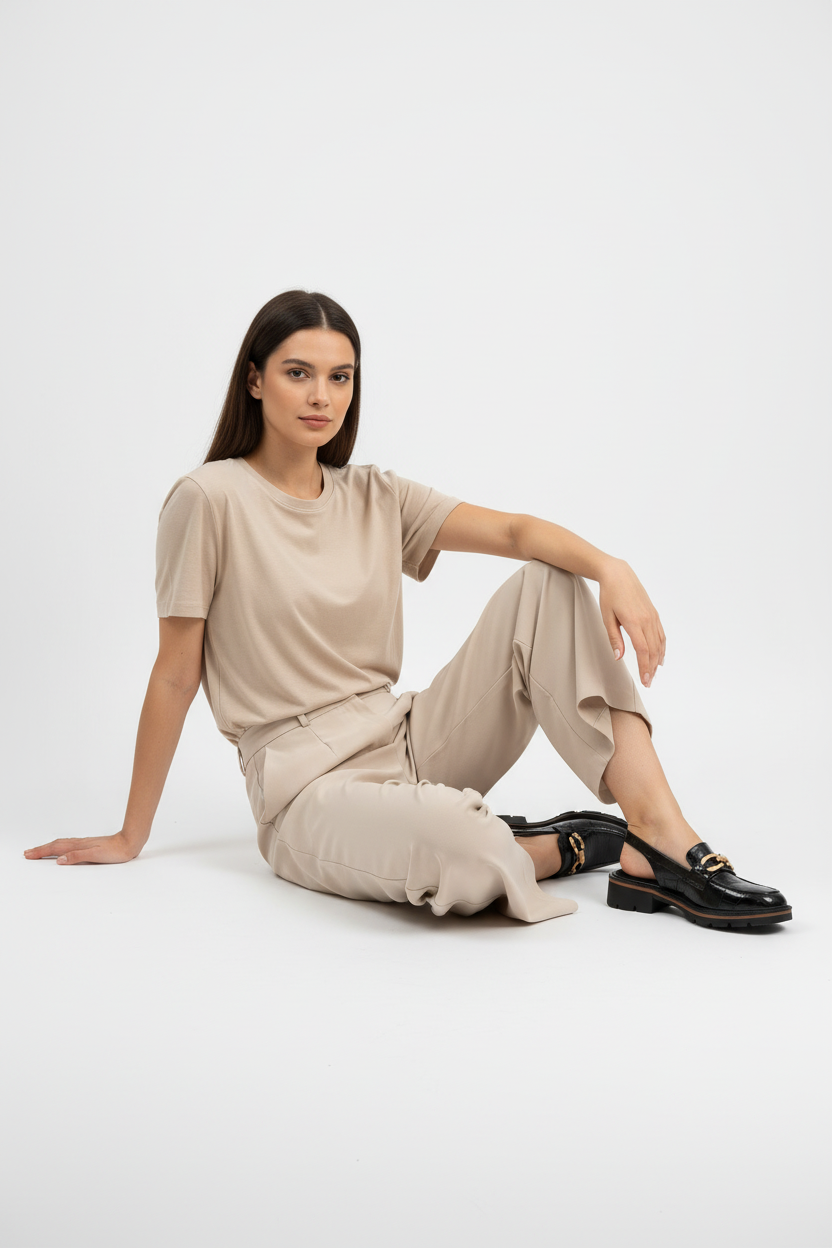 Mocasines Mule Negros con Textura Croco y Hebilla Dorada en Empeine Elegante - 14548