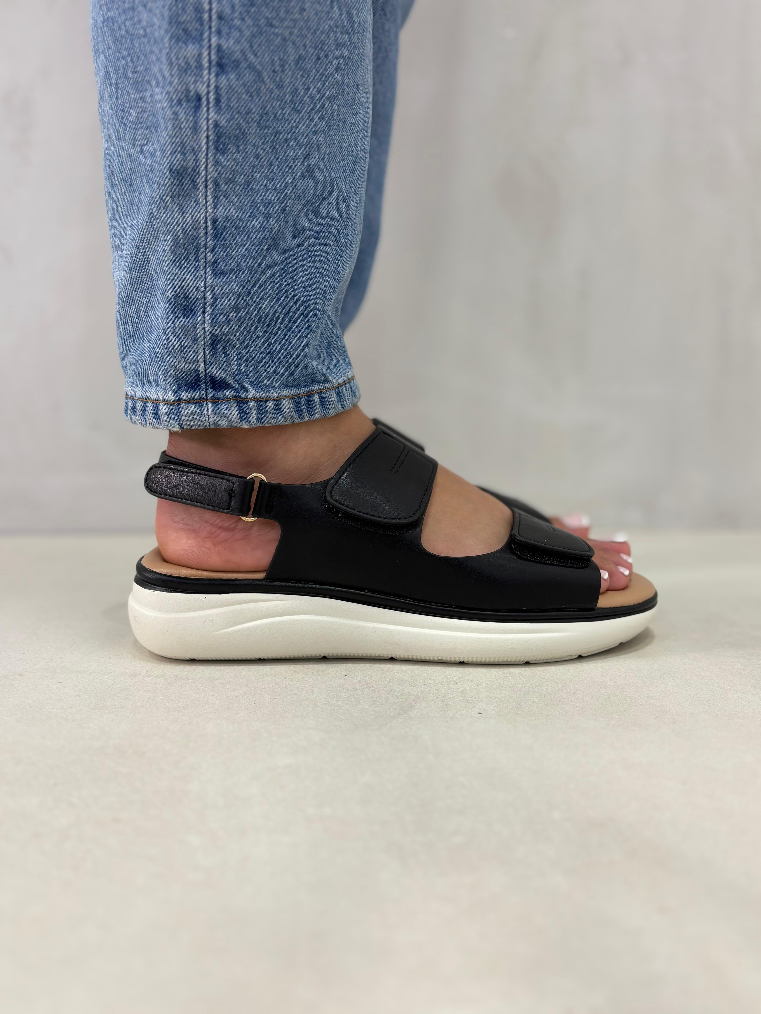 Sandalias Negras Plataforma Urbana 14356 Con Plataforma Ergonómica Y Cierre Ajustable Para Caminar