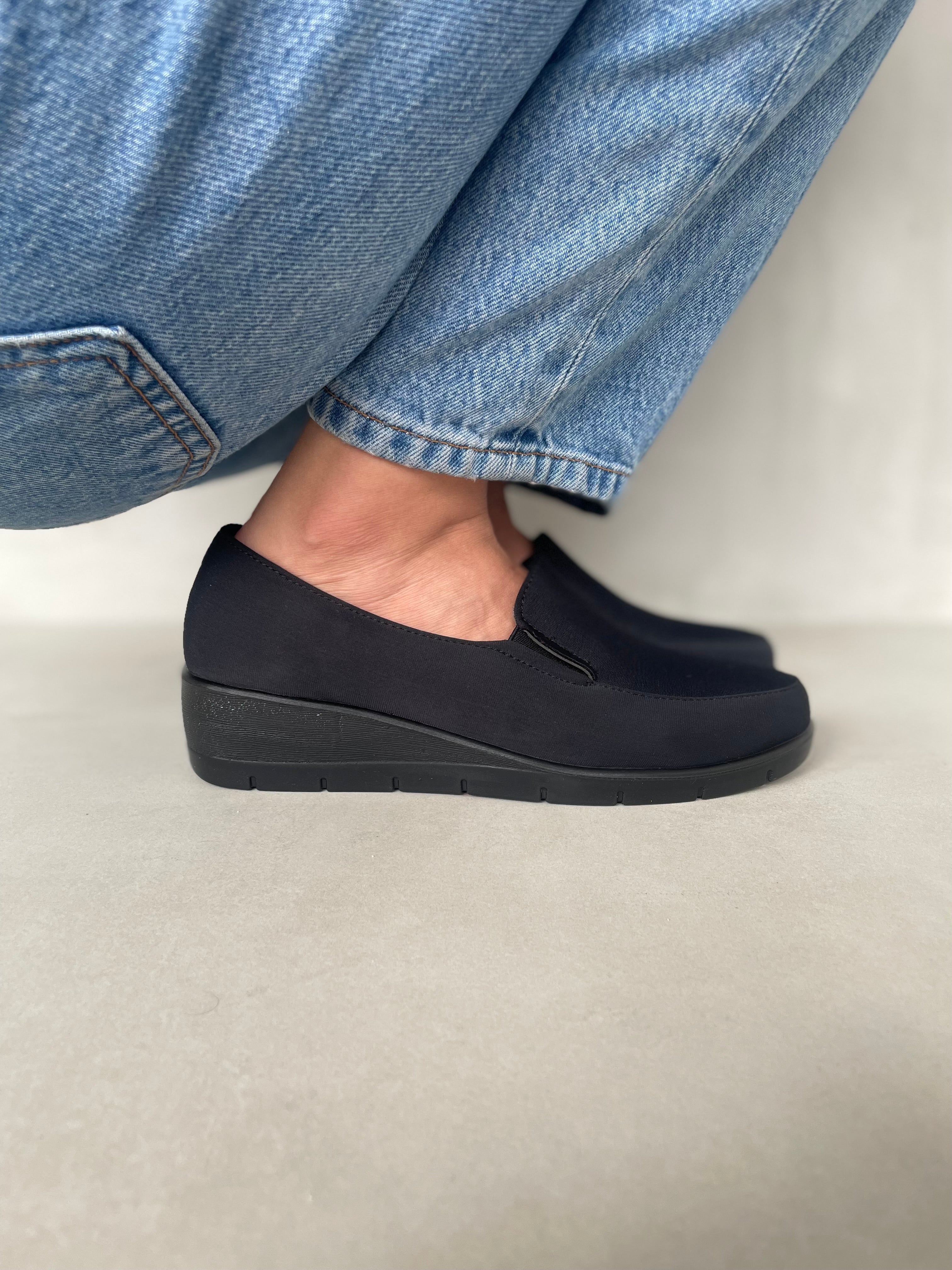Zapatos Slip On Tejidos Elásticos Con Plataforma 14084 Comodidad Contemporánea Y Estilo Versátil