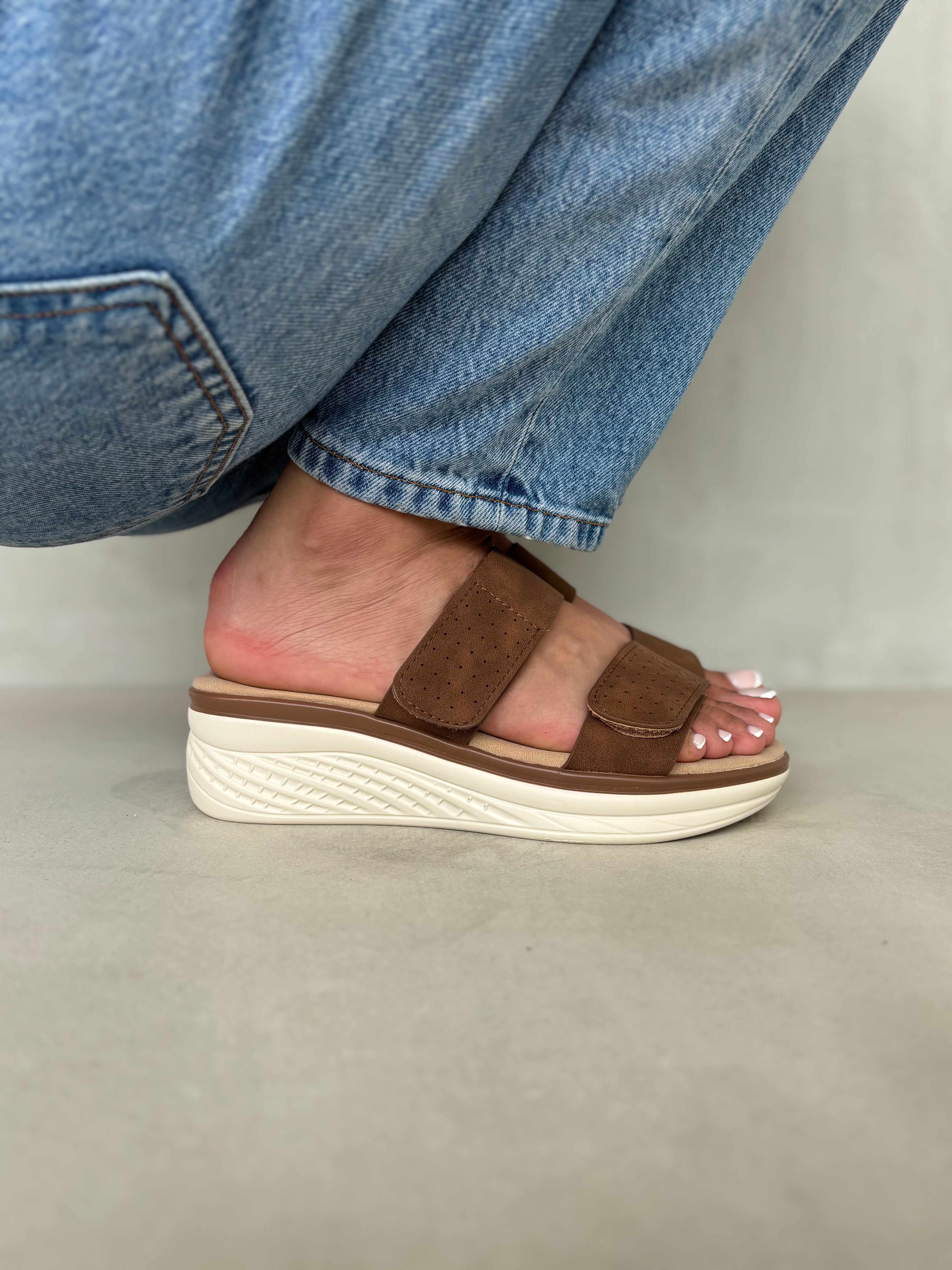 Sandalias Camel Platform 14363 Con Plataforma Ergonómica Y Cierre Velcro De Ajuste Rápido