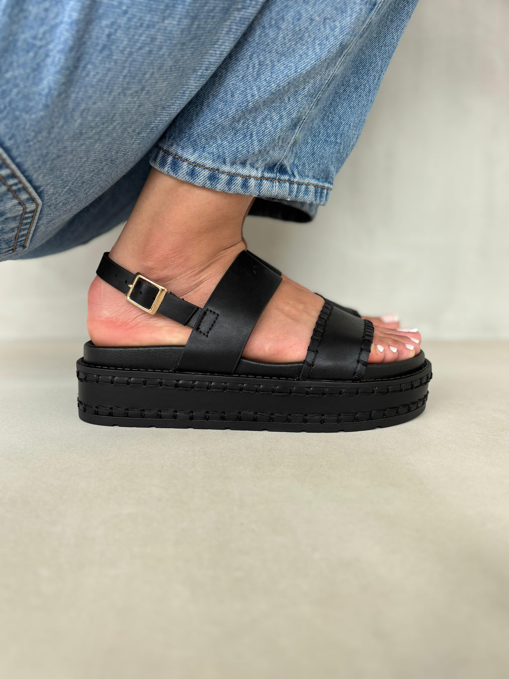 Sandalias Plataforma Alta City 14350 Correa Ajustable Y Estilo Urbano Sofisticado Premium