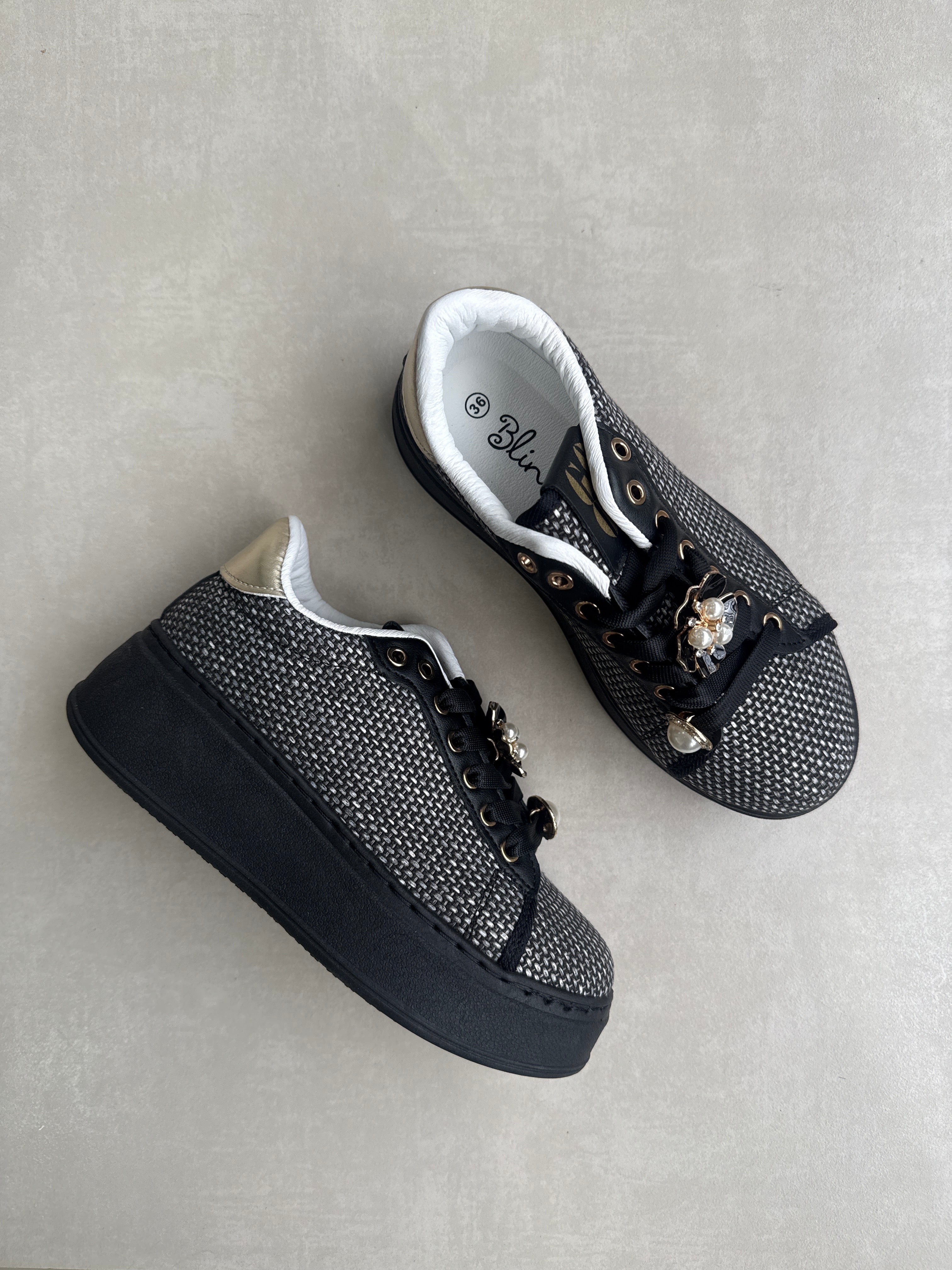 Zapatillas Plataforma Glam 14438 Con Detalles Dorados Y Adornos Tipo Joya Para Un Look Urbano Elegante Y Cómodo