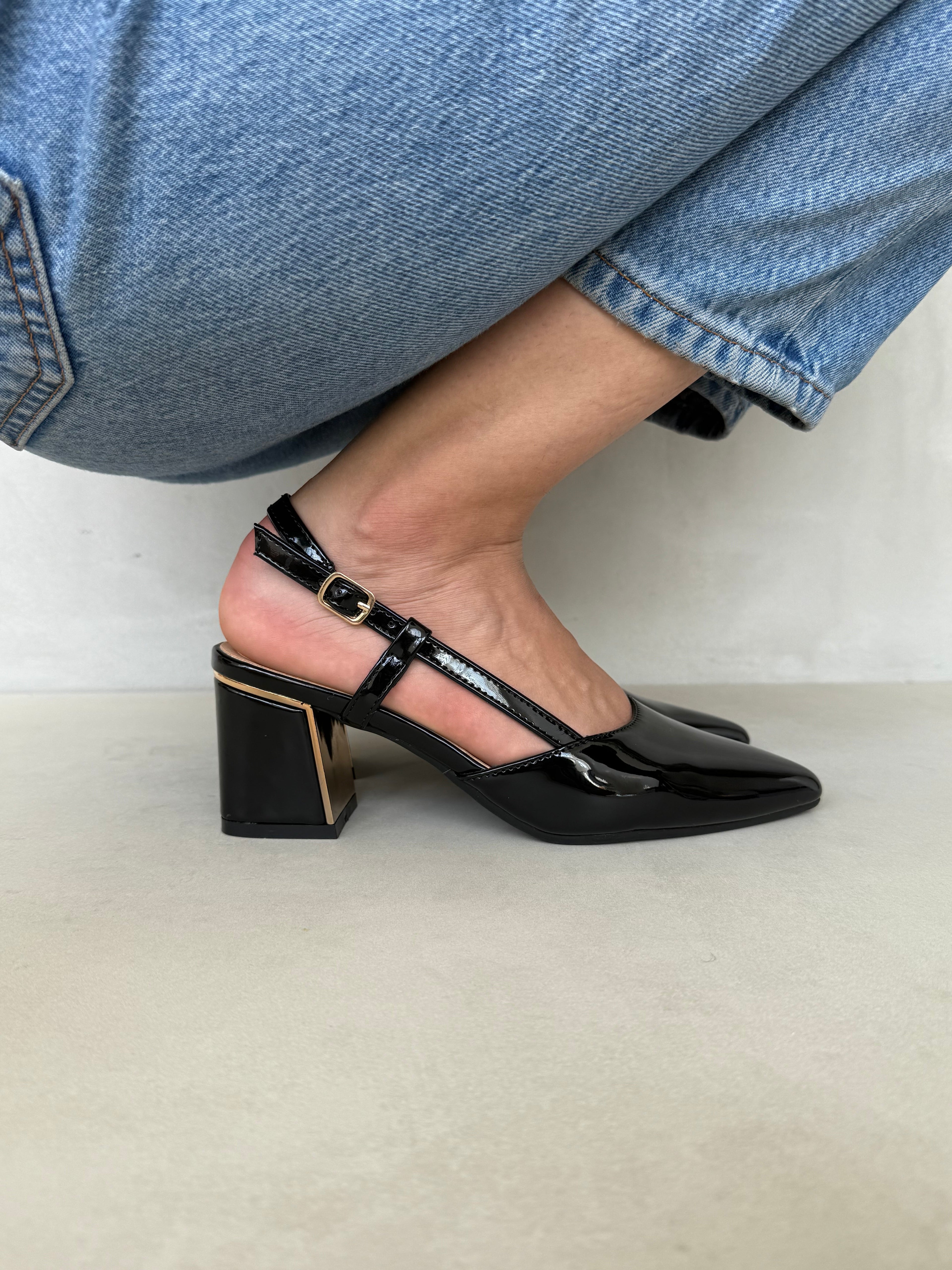 Zapatos De Tacón Tiras Cruzadas Charol 14343 Elegancia Clásica Con Acabado Brillante Y Correa Ajustable