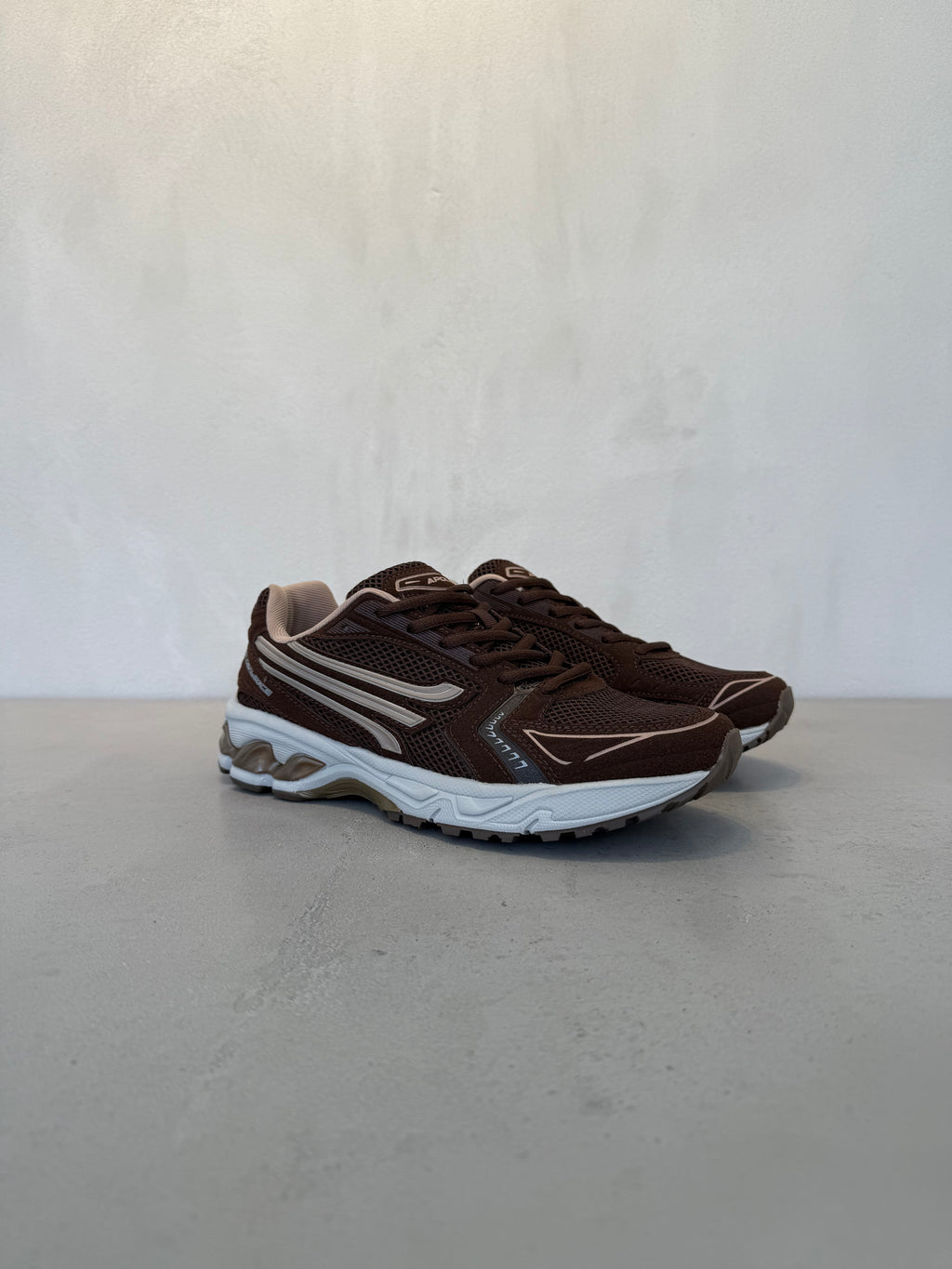 Tenis En Piel De Alta Calidad Marrón Con Cordones Tradicionales Y Suela Acolchada Estilo Casual – 14647