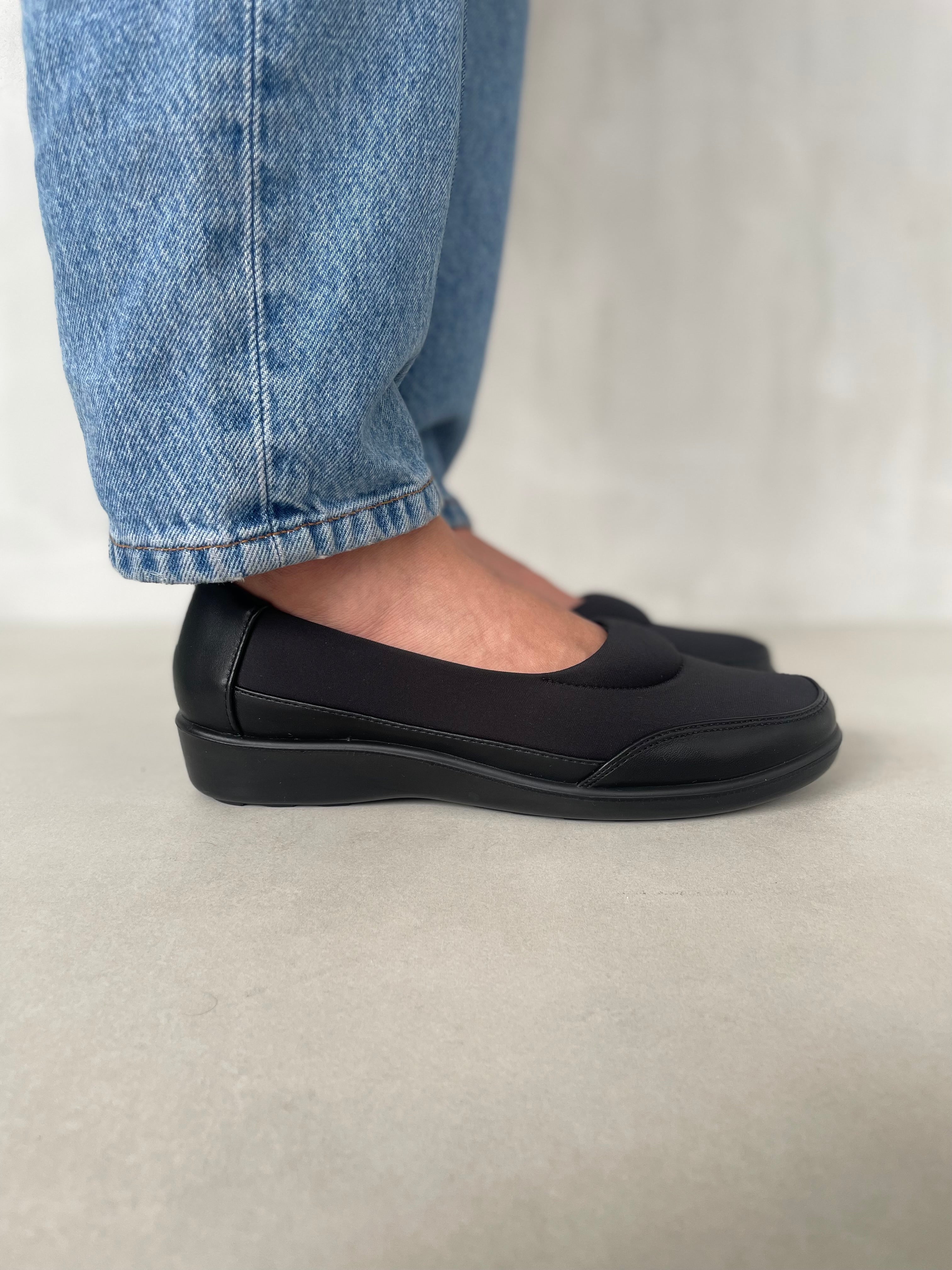 Zapatos Slip-On Negros Tejidos con Suela Ergonómica Minimalismo Cómodo Uso Diario - 13095