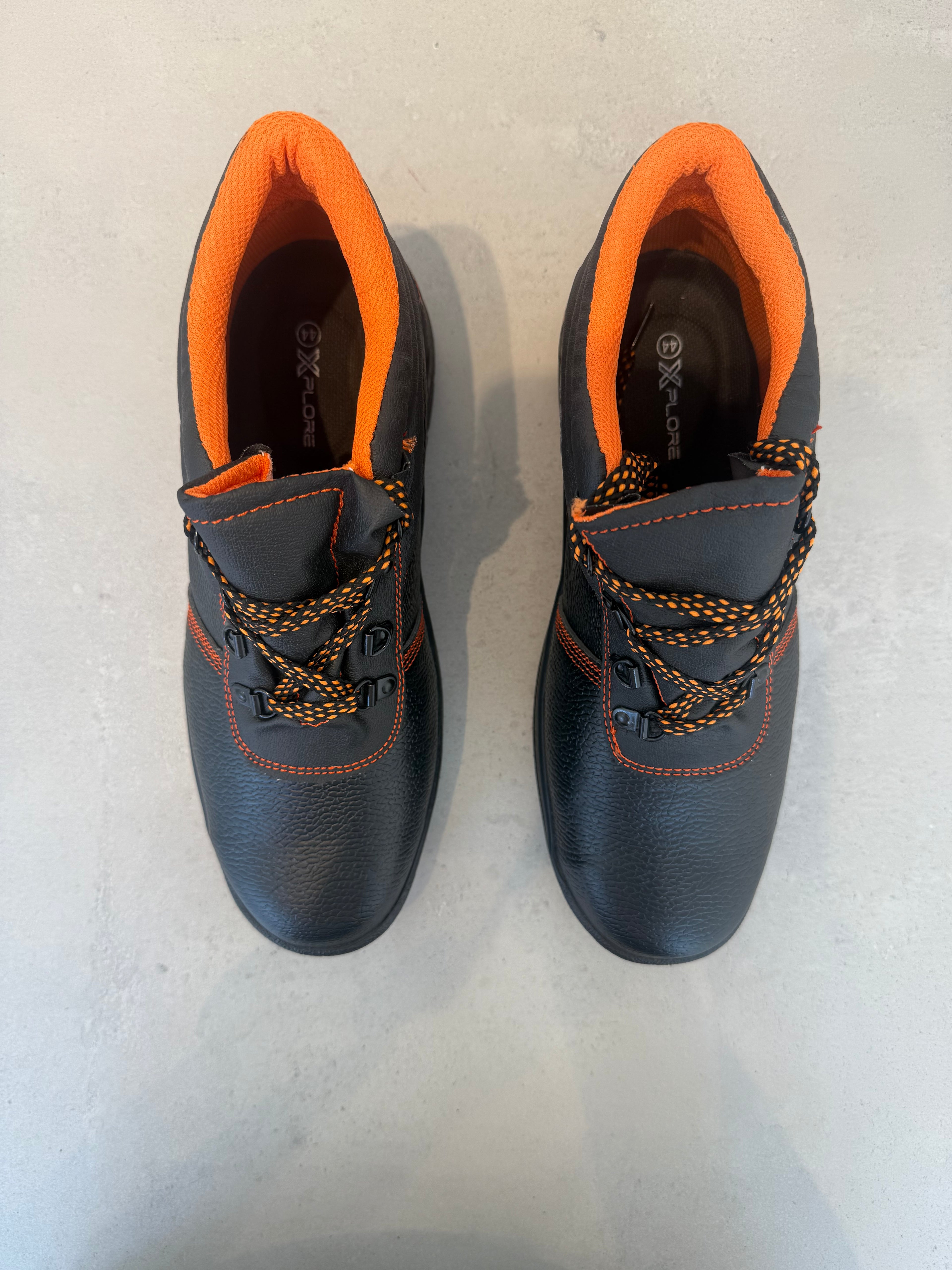 Zapato de Seguridad en Naranja y Negro con Puntera de Acero y Look Técnico y Moderno – XPL-017-M1