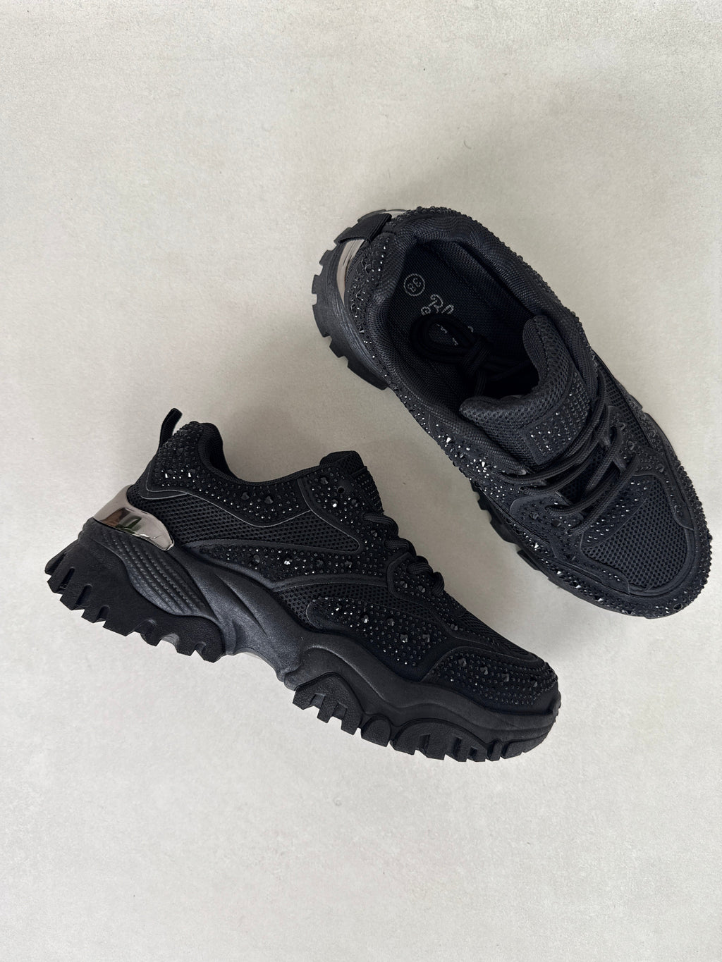 Zapatillas Brillos Urbanos 14406 Con Suela Chunky Y Actitud Para Tu Estilo Urbano Con Glamour