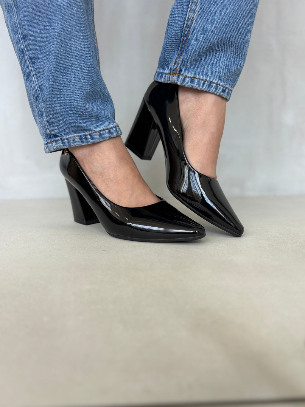 Zapatos De Charol Elegancia 14254 Tacón Alto Cuadrado Con Punta Que Alarga La Figura