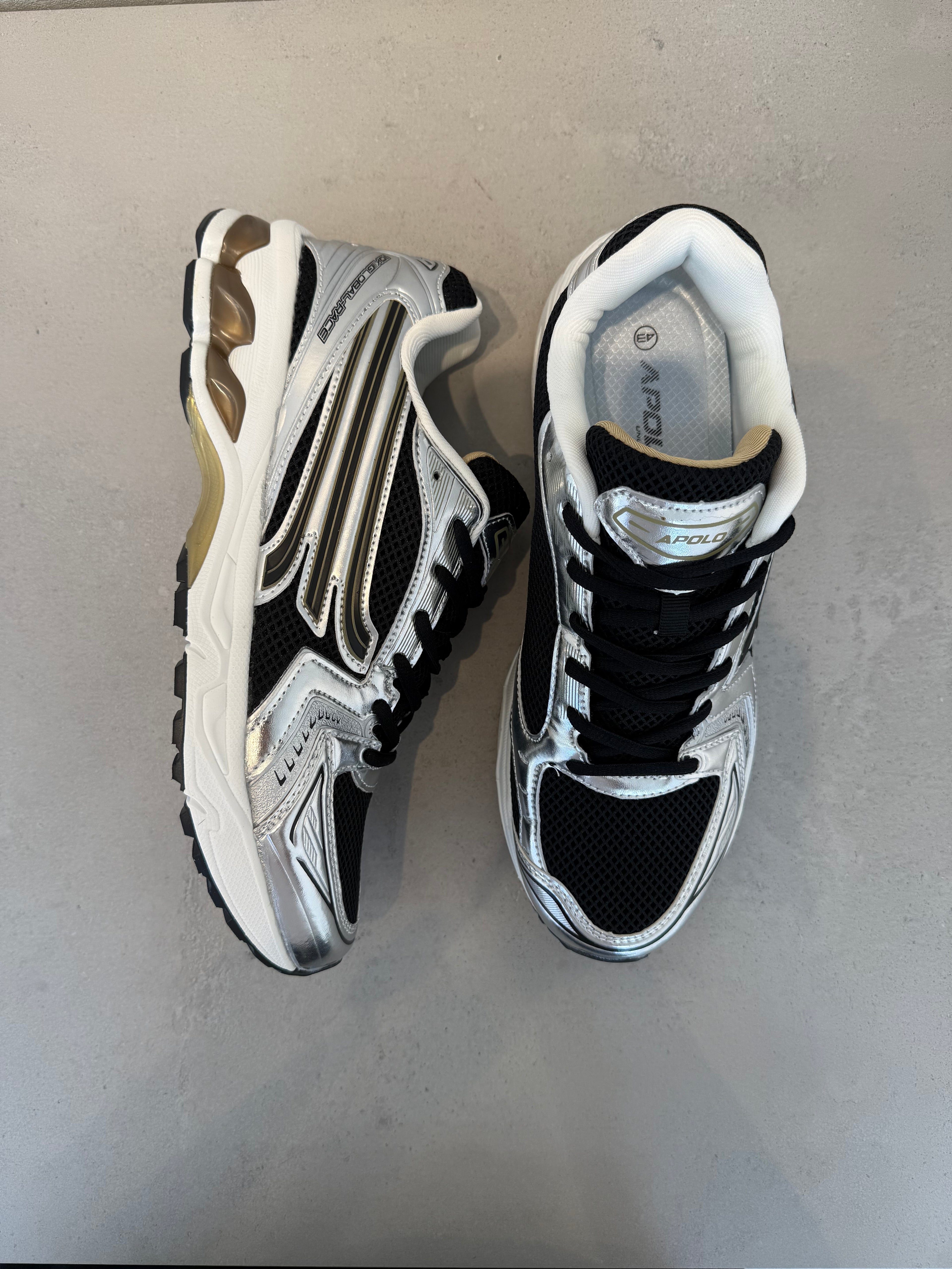 Tenis Con Acabado Gris Y Negro, Cierre Con Cordones, Suela Acolchada Y Estilo Urbano – 14646