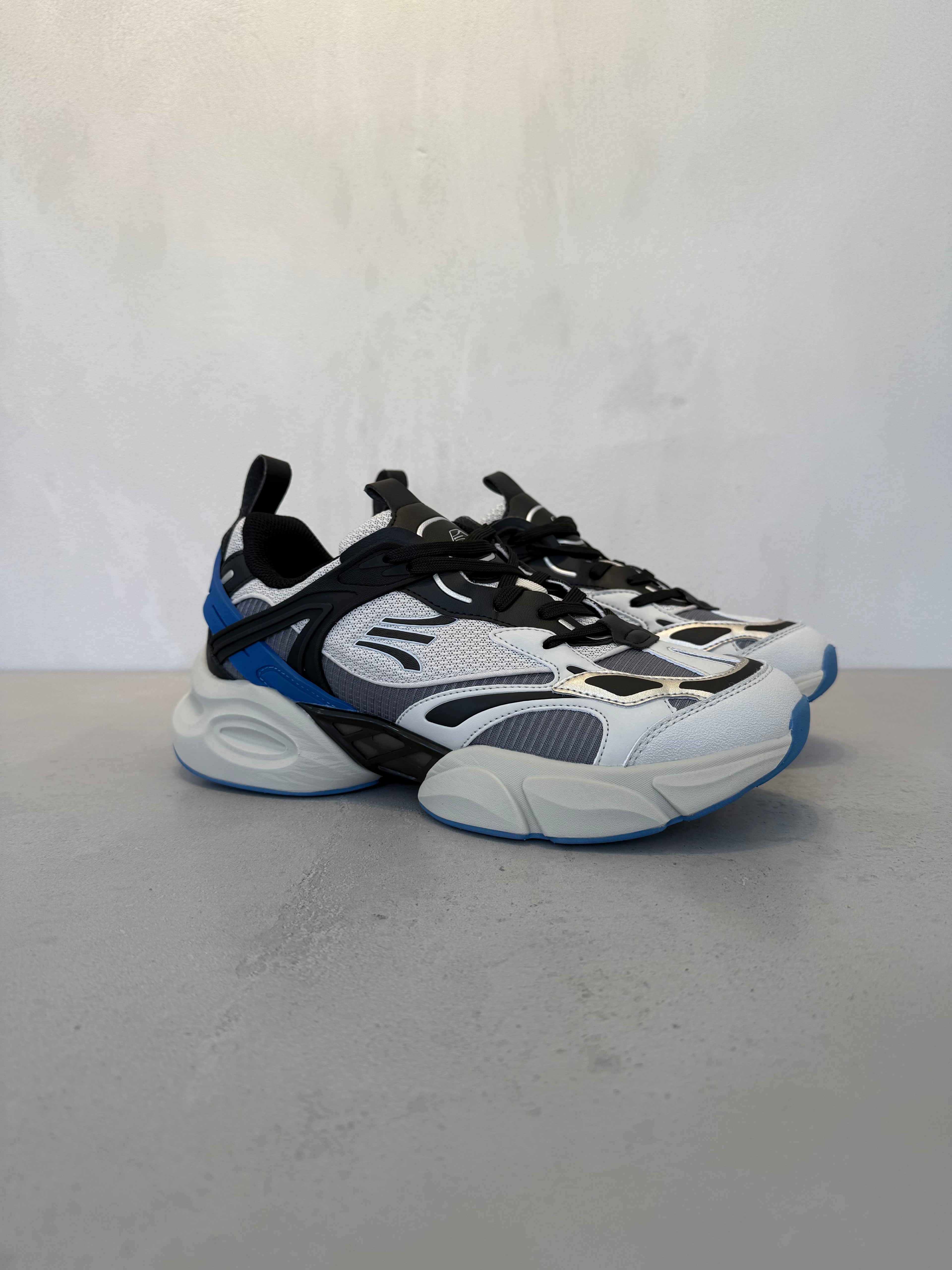 Tenis Gris Azul Con Cordones Y Amortiguación Ligera En Diseño Urbano Y Look Moderno – 14645