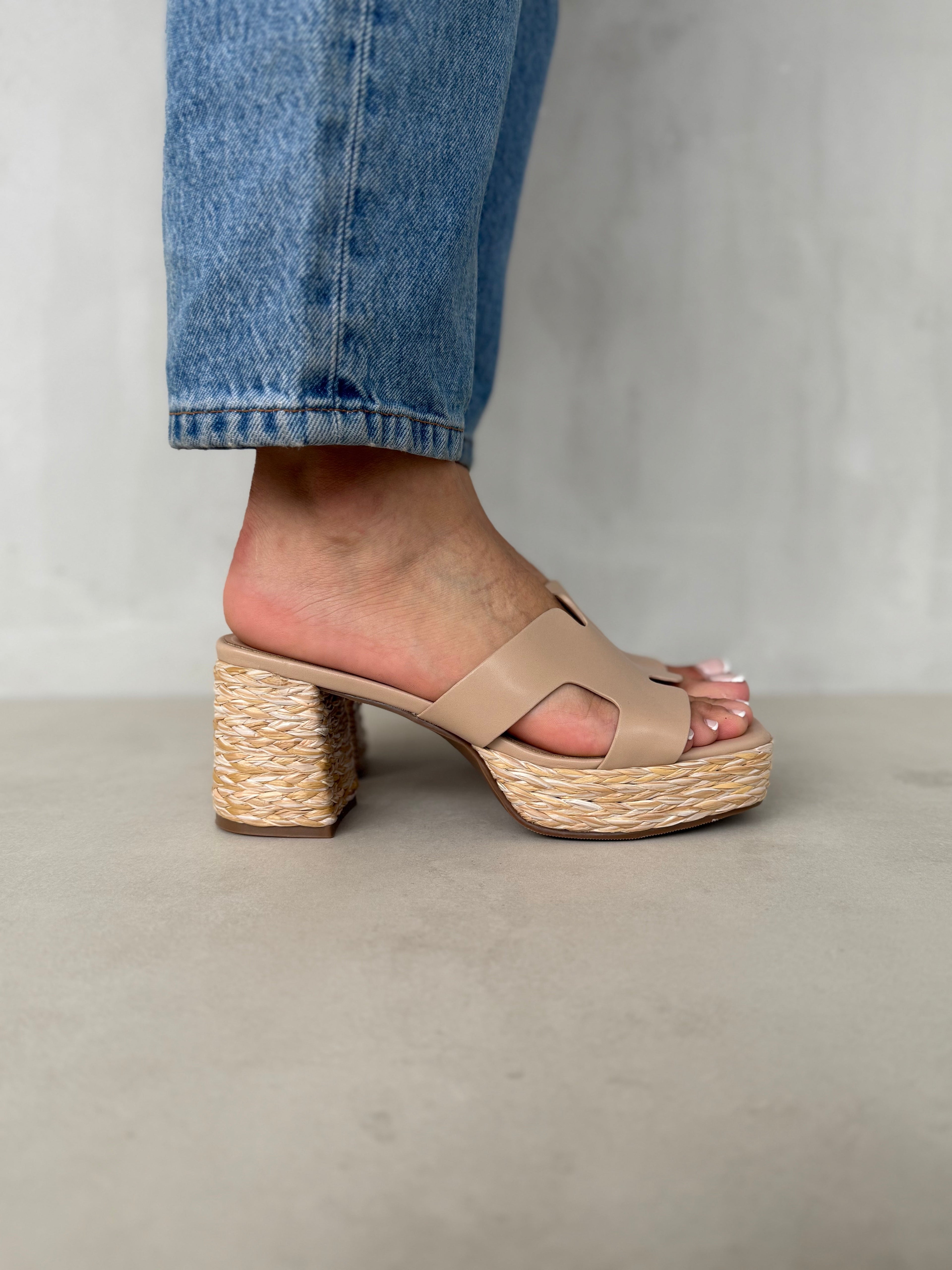 Sandalias De Tacón Casual Beige Trenzado 13754 Con Plataforma Y Tacón Ancho Para Mayor Estabilidad