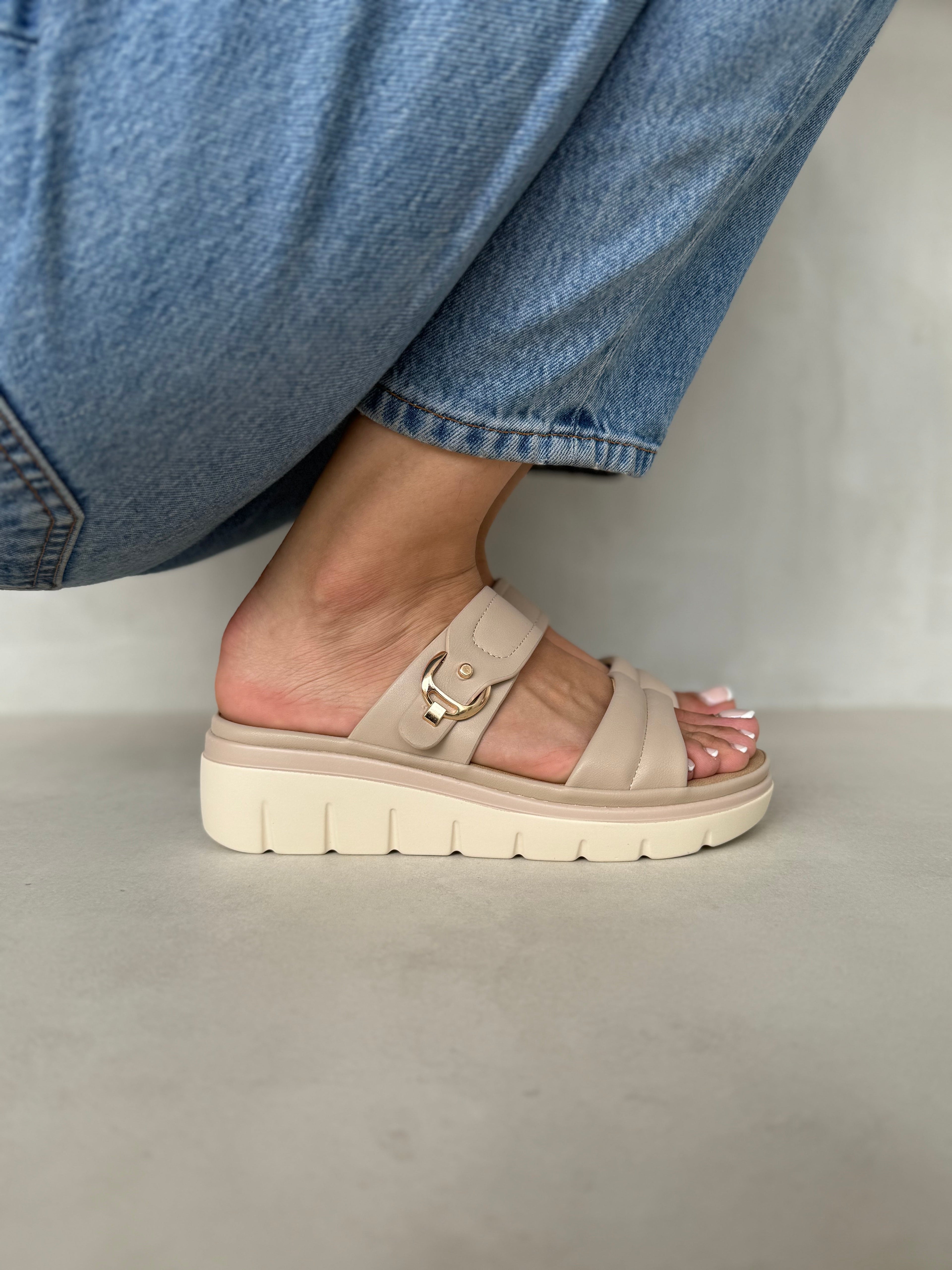 Sandalias Rosas Plataforma Con Doble Hebilla Modelo 14031 Confort Máximo Para Todo El Día Y Estilo Moderno