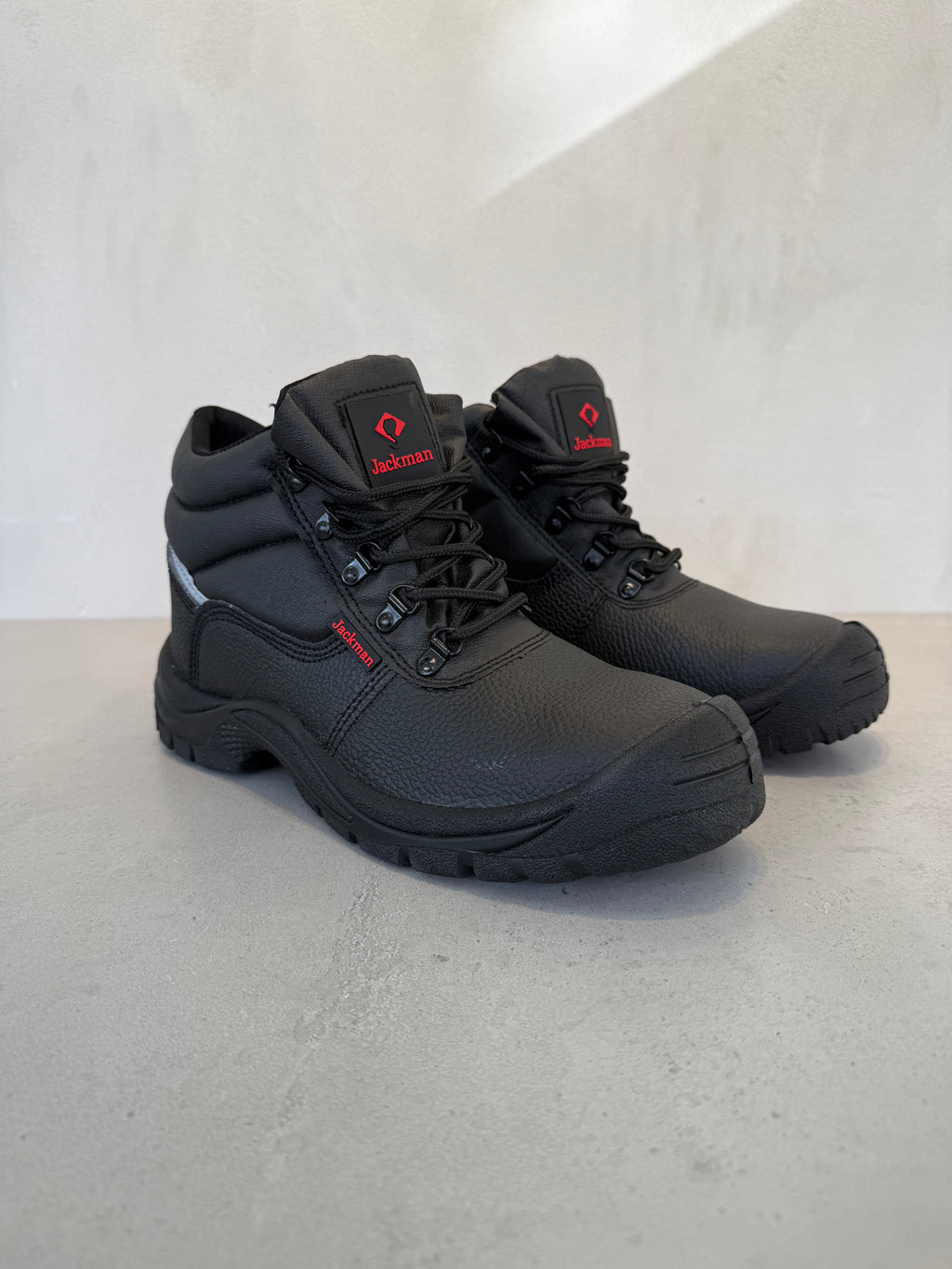 Zapato De Seguridad Acabado Negro Con Detalles En Rojo Y Puntera De Acero - 14116