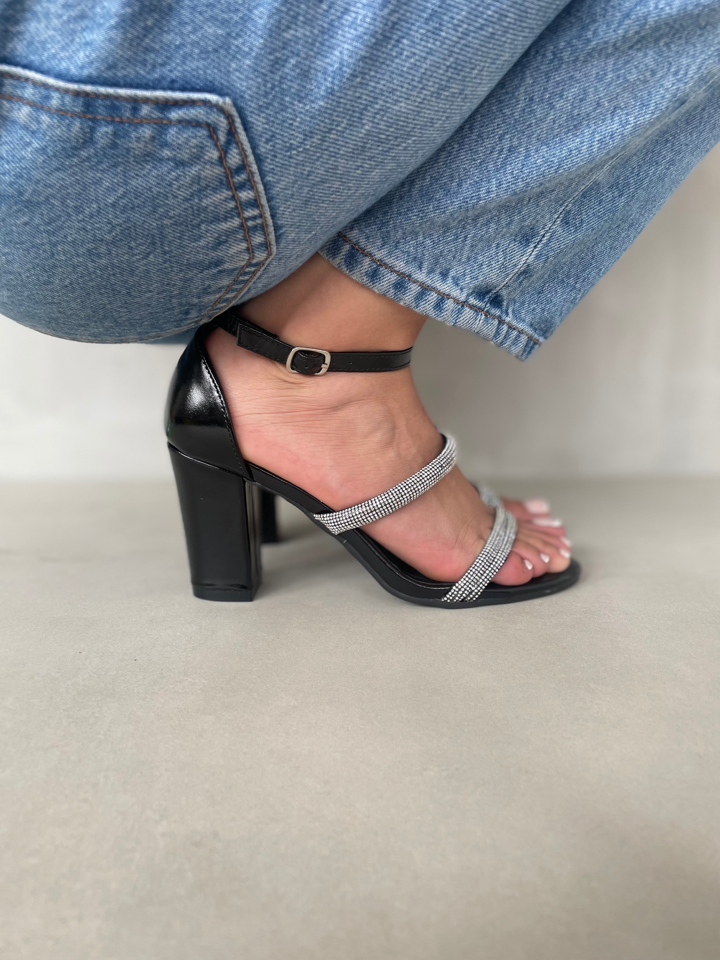 Sandalias Gala Brillo 14331 Con Tacón Alto Y Tiras Brillantes Con Hebilla Ajustable Para Un Estilo Elegante Y Atemporal