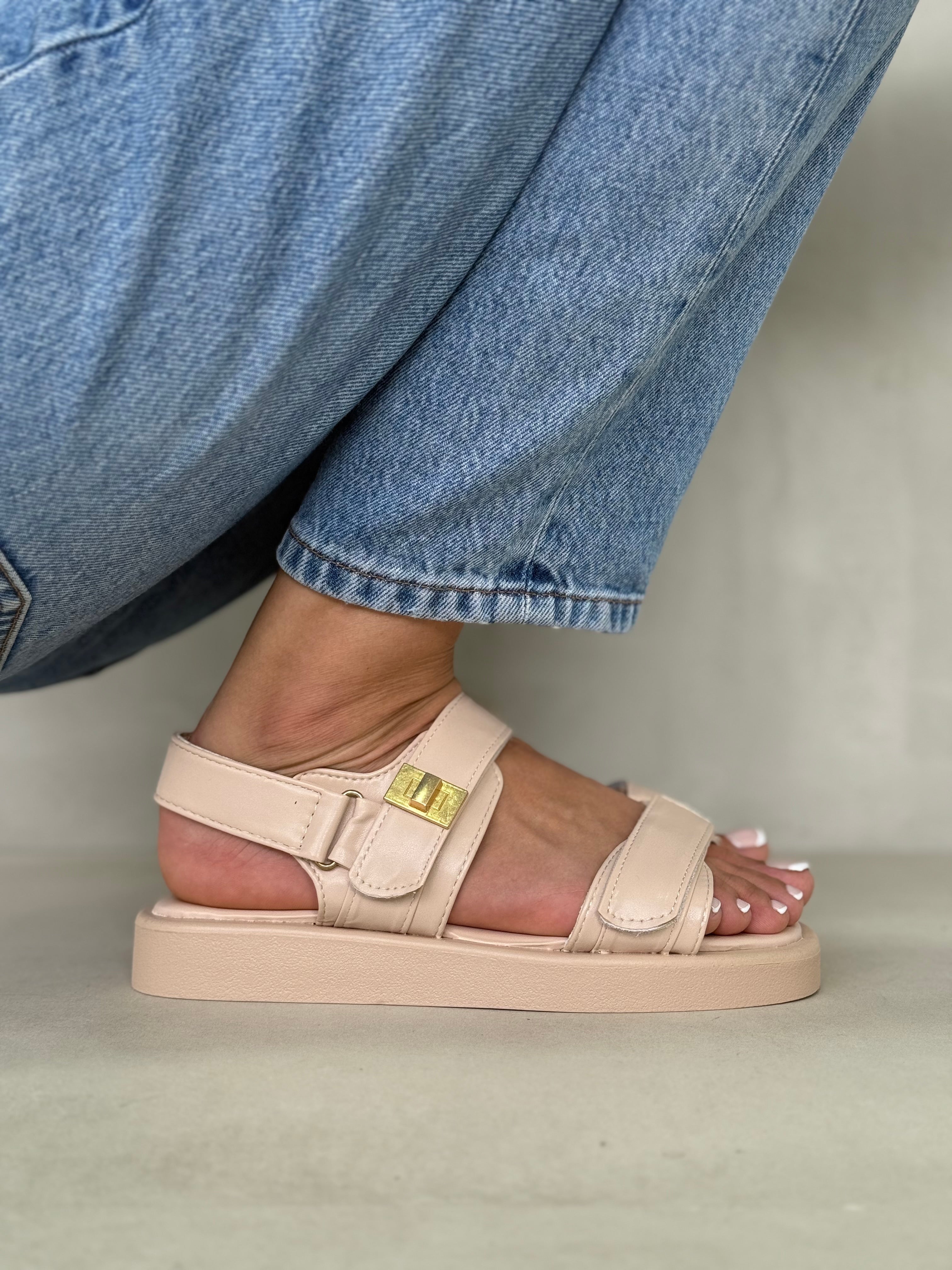 Sandalias Minimalismo Urbano 14048 Con Velcro Ajustable Para Confort Diario Todo El Día