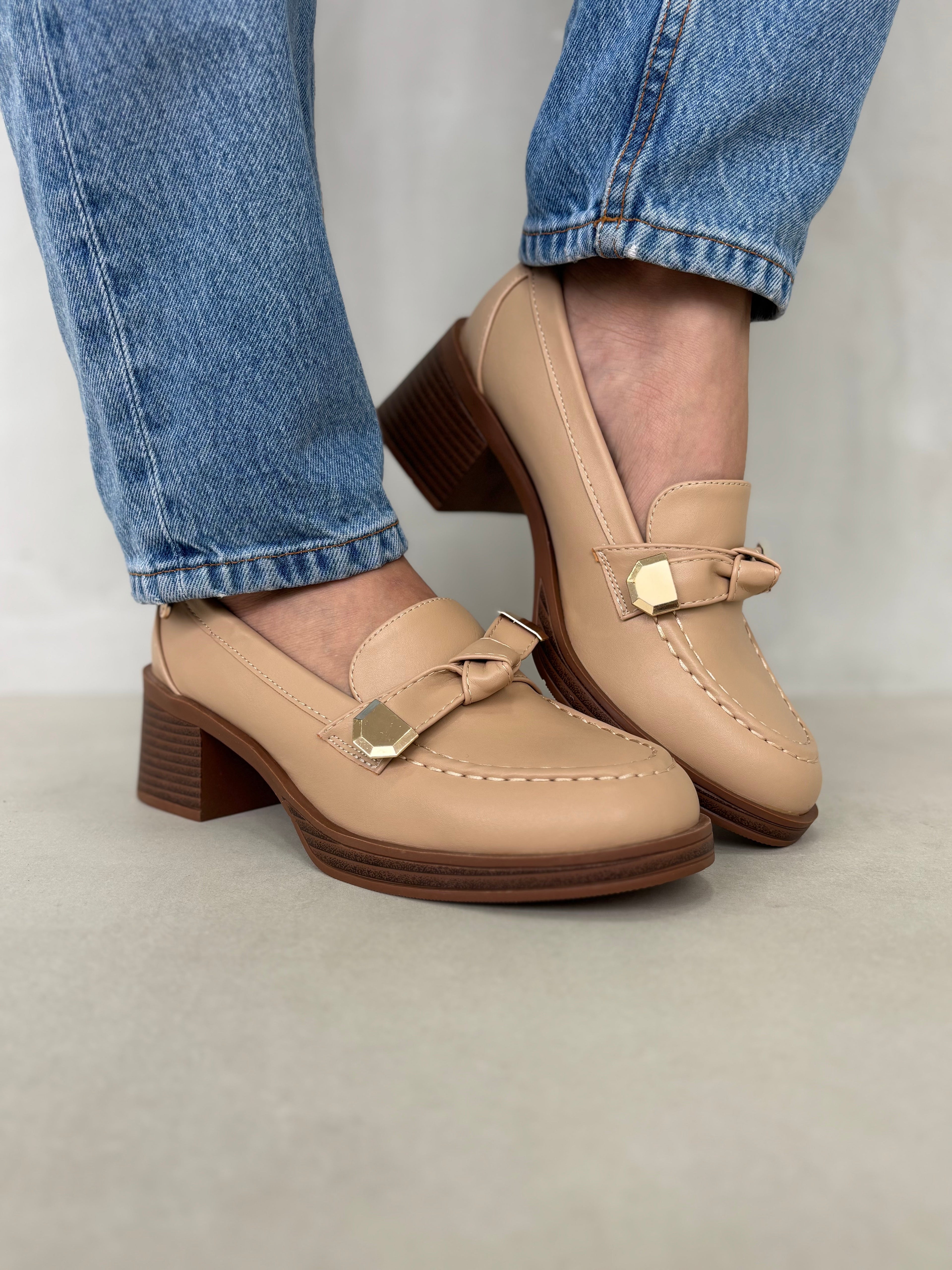 Mocasines De Tacón Rosa Detallista 14004 Con Tacón Bloque Medio Y Detalle Decorativo En Antifaz