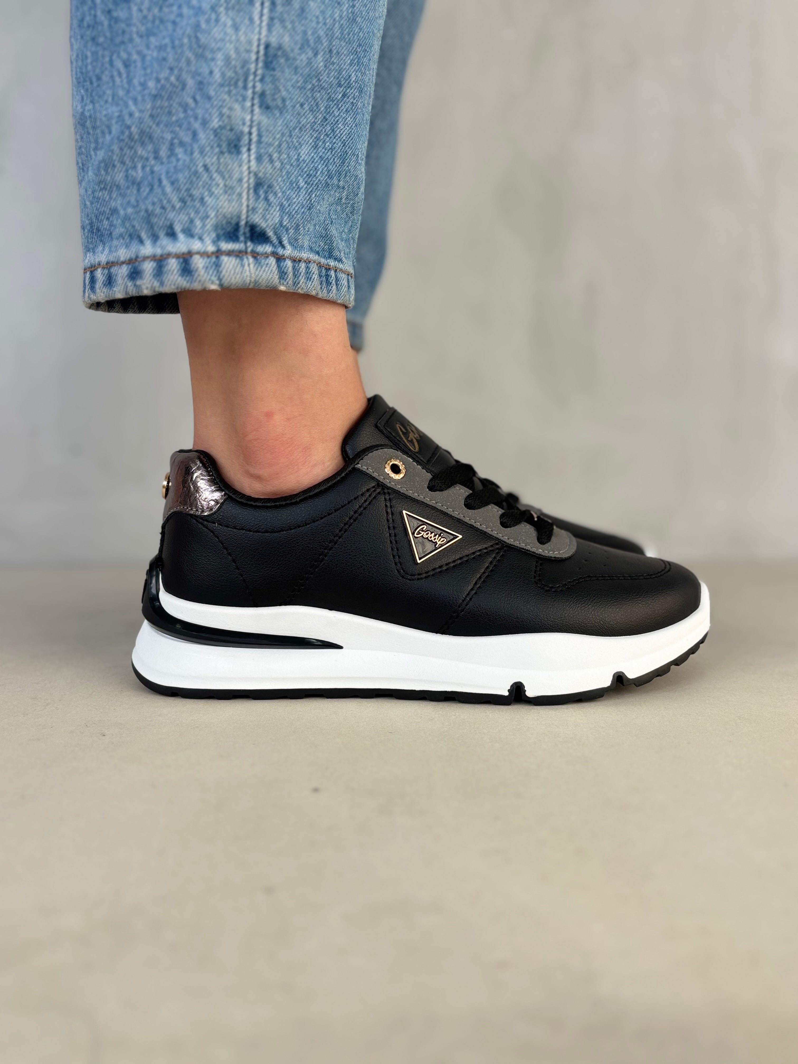 Zapatillas Dorada Urbana 14339 con Detalles Dorados y Suela Blanca de Contraste