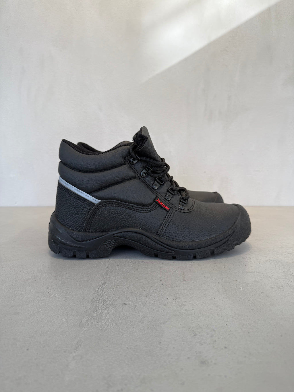 Zapato De Seguridad Acabado Negro Con Detalles En Rojo Y Puntera De Acero - 14116