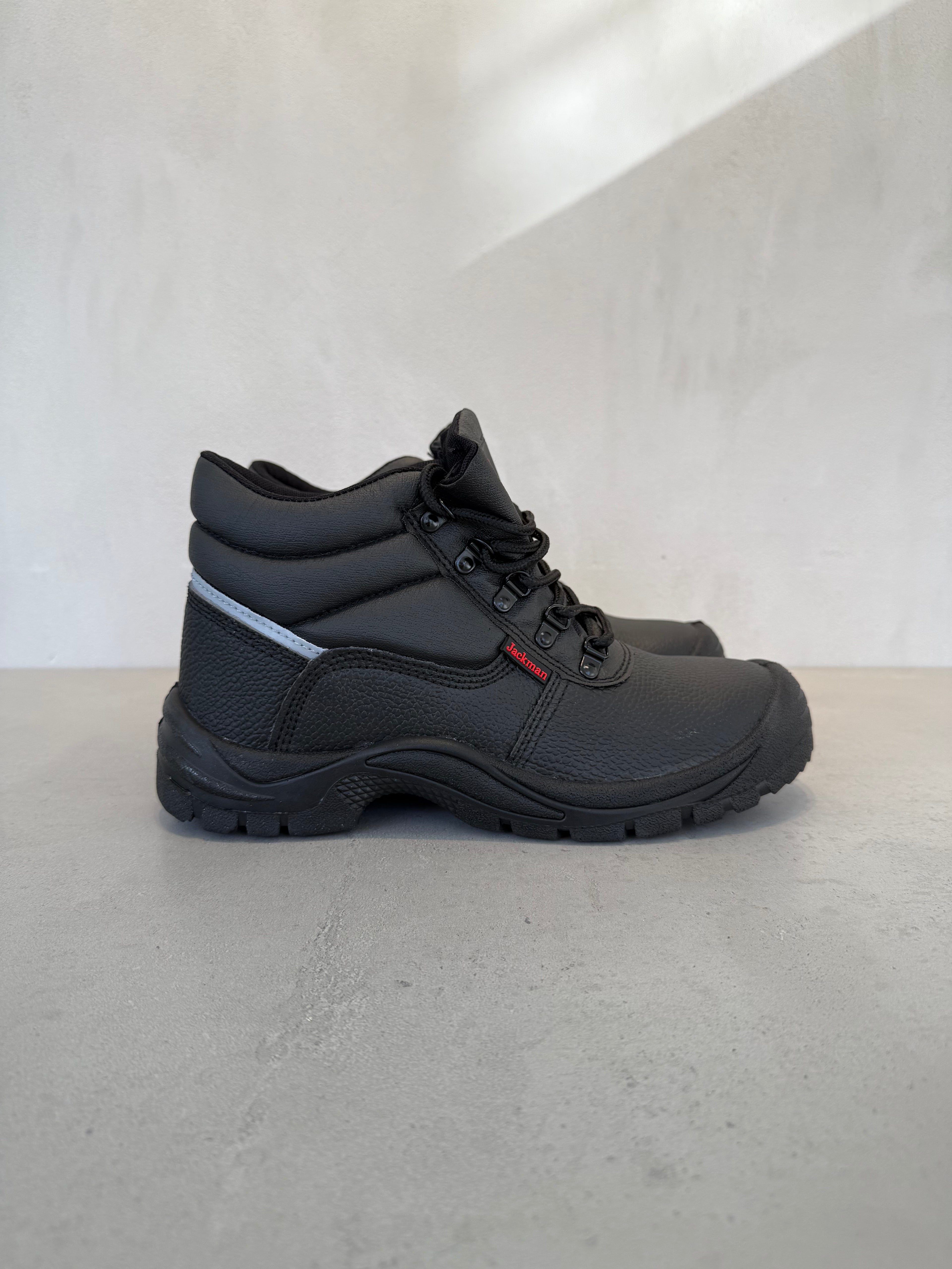 Zapato De Seguridad Acabado Negro Con Detalles En Rojo Y Puntera De Acero - 14116