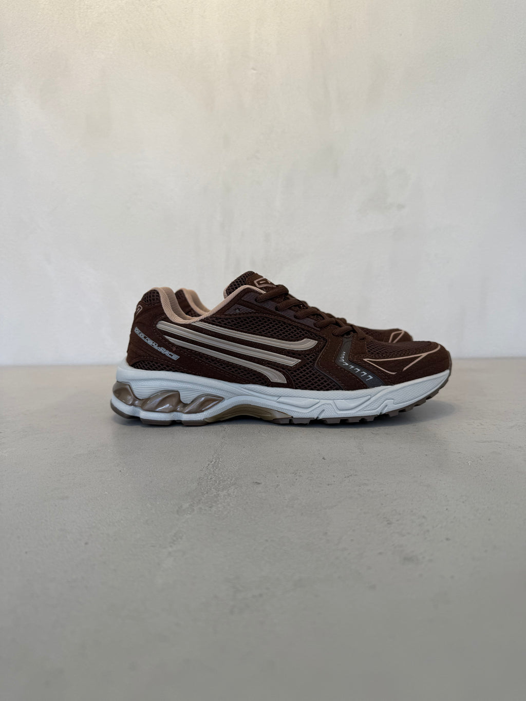 Tenis En Piel De Alta Calidad Marrón Con Cordones Tradicionales Y Suela Acolchada Estilo Casual – 14647