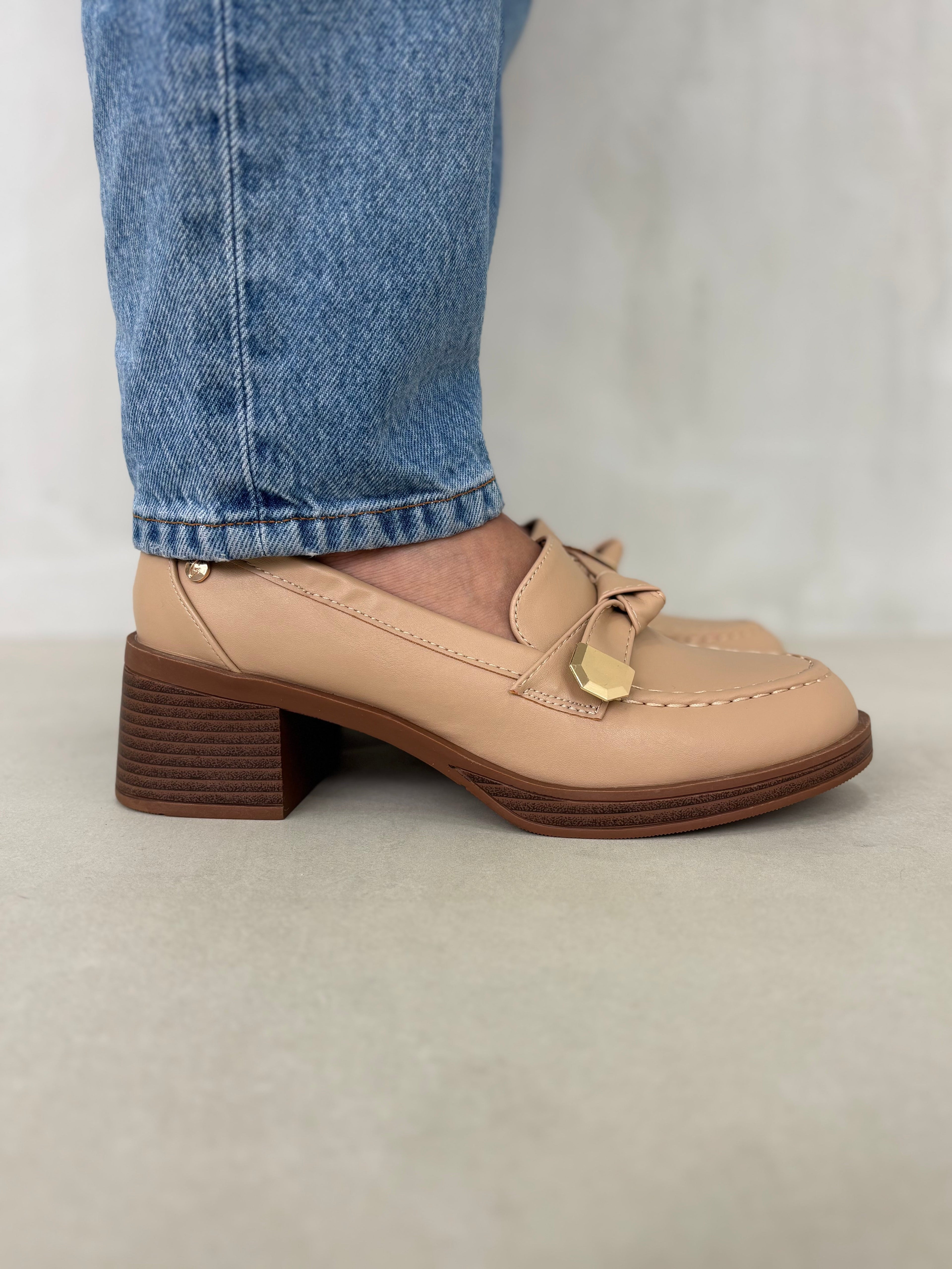 Mocasines De Tacón Rosa Detallista 14004 Con Tacón Bloque Medio Y Detalle Decorativo En Antifaz