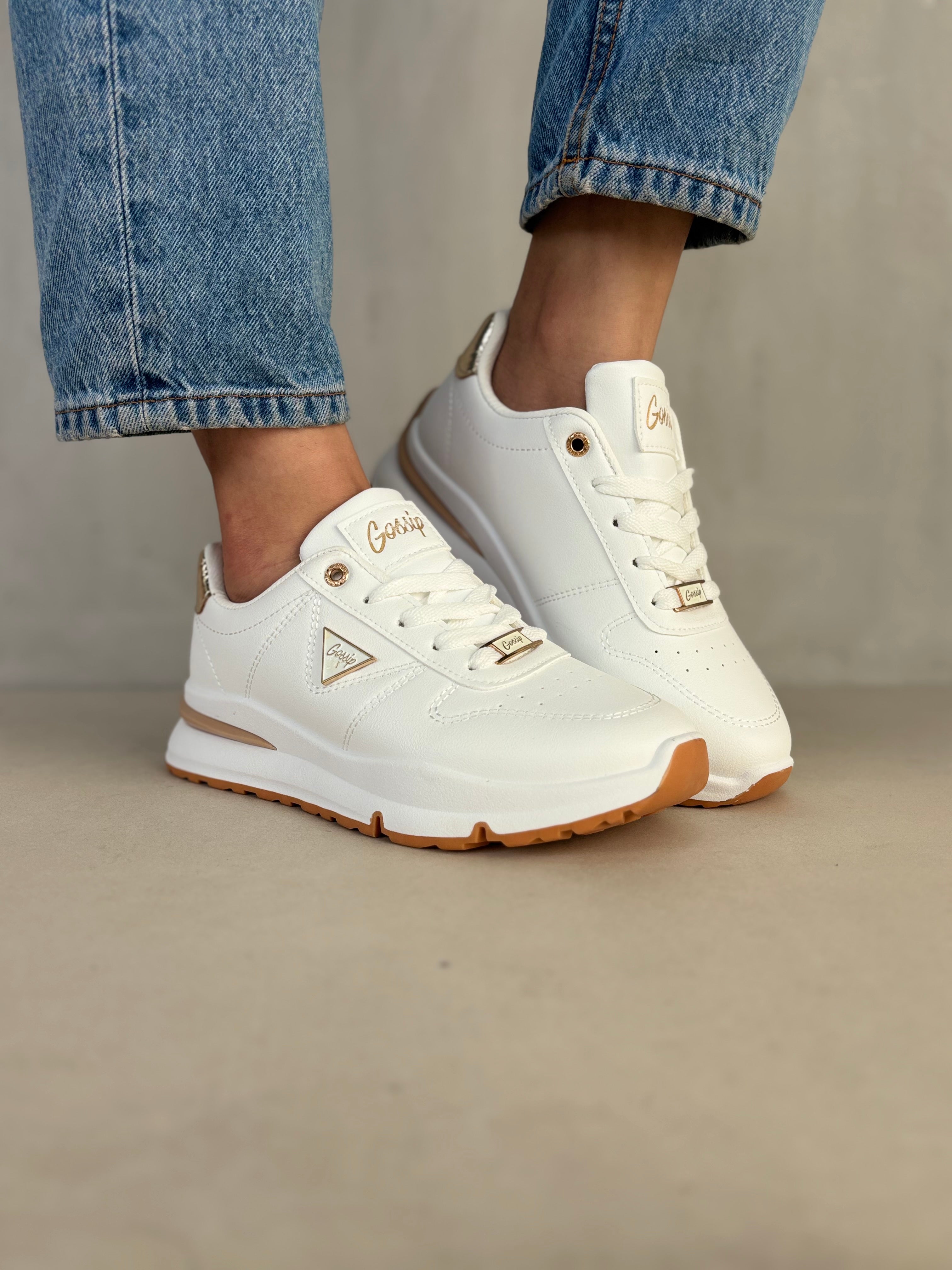 Zapatillas Glam Dorado 14340 Con Plataforma Ligera Y Detalles Metalizados Para Dama Comodidad Todo El Día