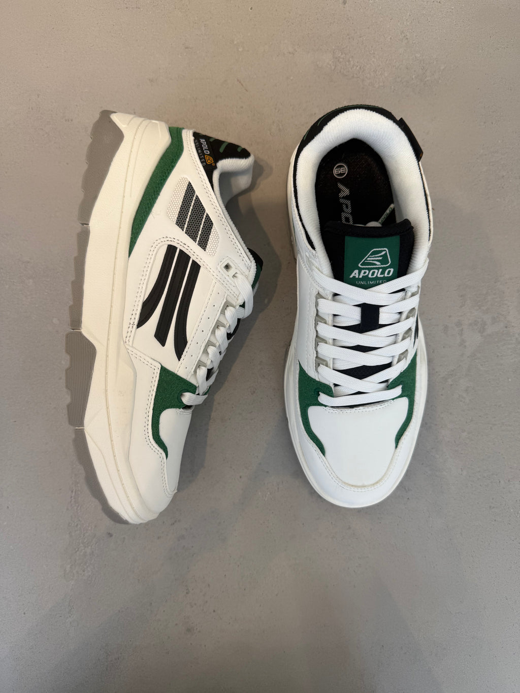 Zapatilla Deportiva en Piel Sintética y Malla con Cordones, EVA Acolchada, Blanco Puro con Toques Verdes – 14635