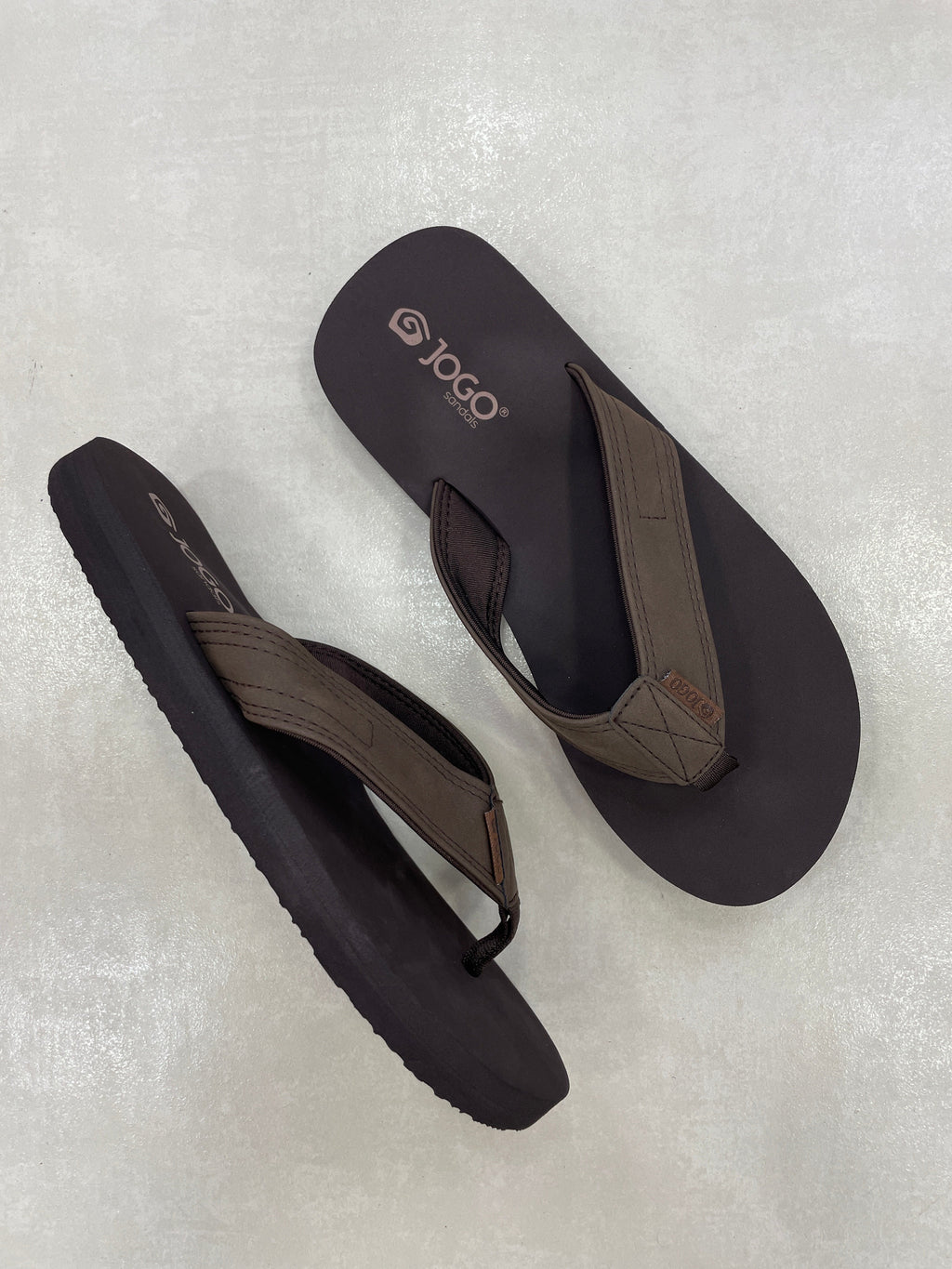 Chancletas para Caballero Marrón Oscuro Sintético con Correa Ancha y Suela Acolchada EVA – 14401