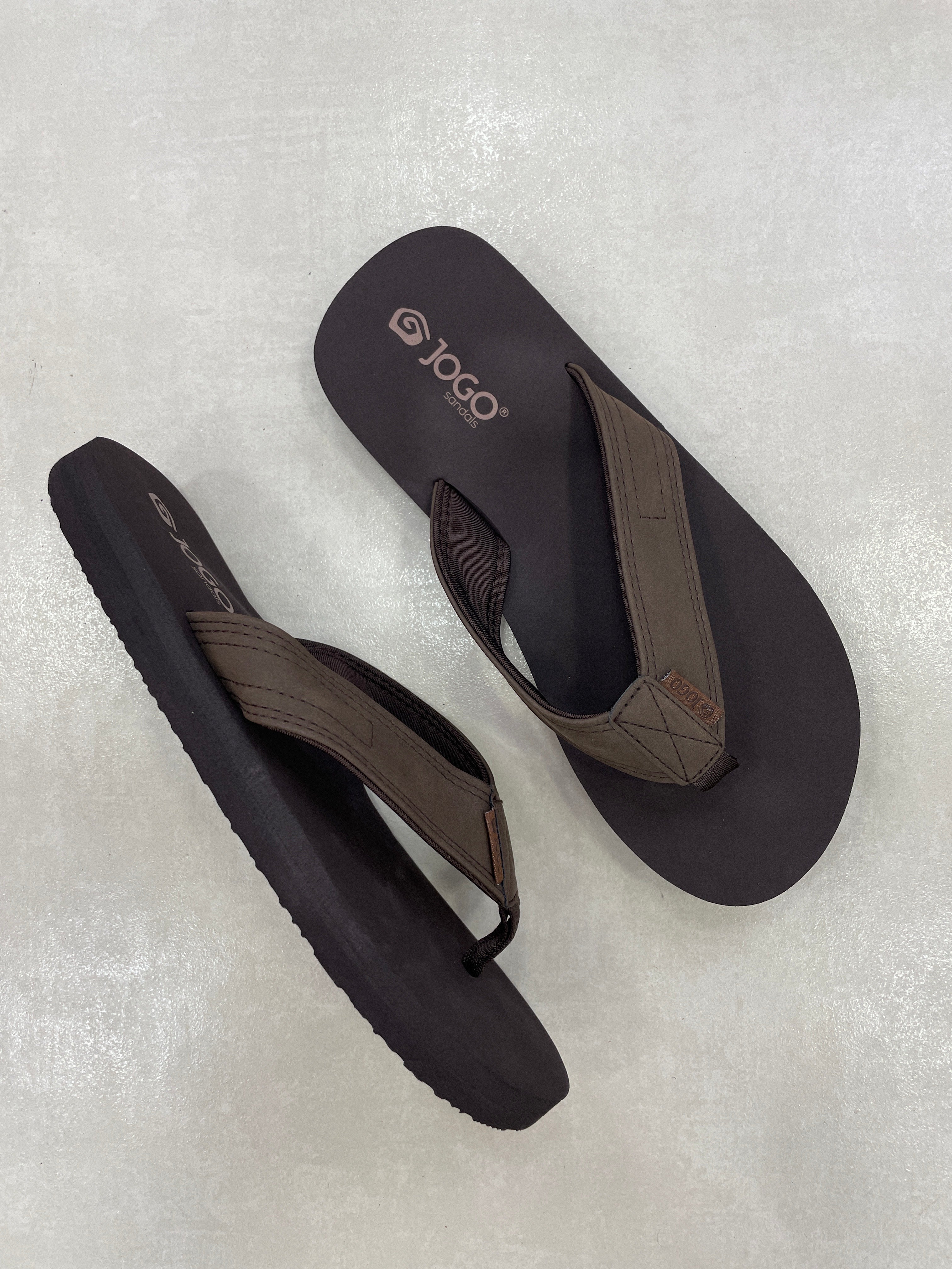 Chancletas para Caballero Marrón Oscuro Sintético con Correa Ancha y Suela Acolchada EVA – 14401