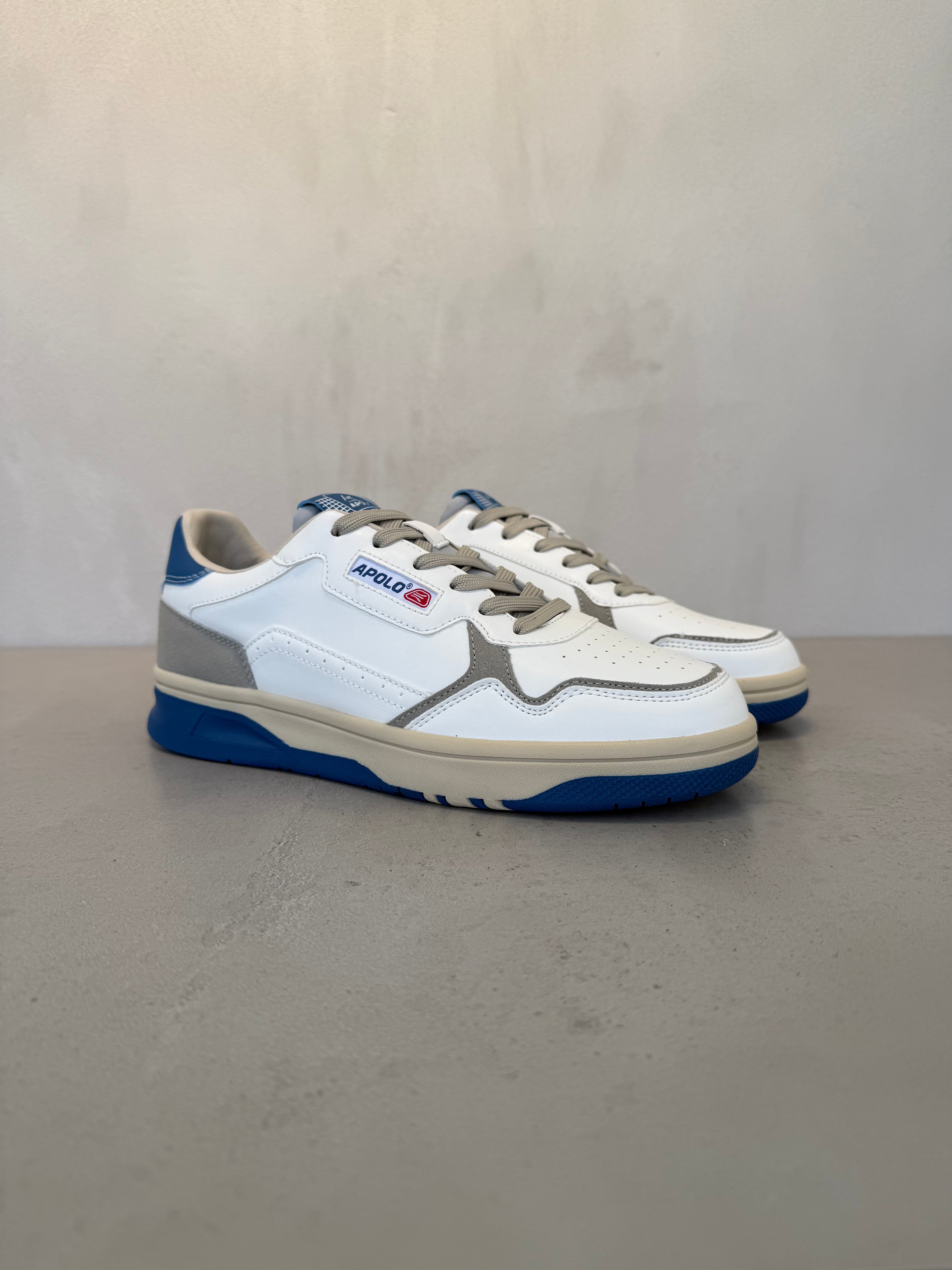 Zapato de Tacón Bicolor Blanco y Beige con Acabado Brillante y Silueta Sofisticada – Tacón Cómodo – 14640