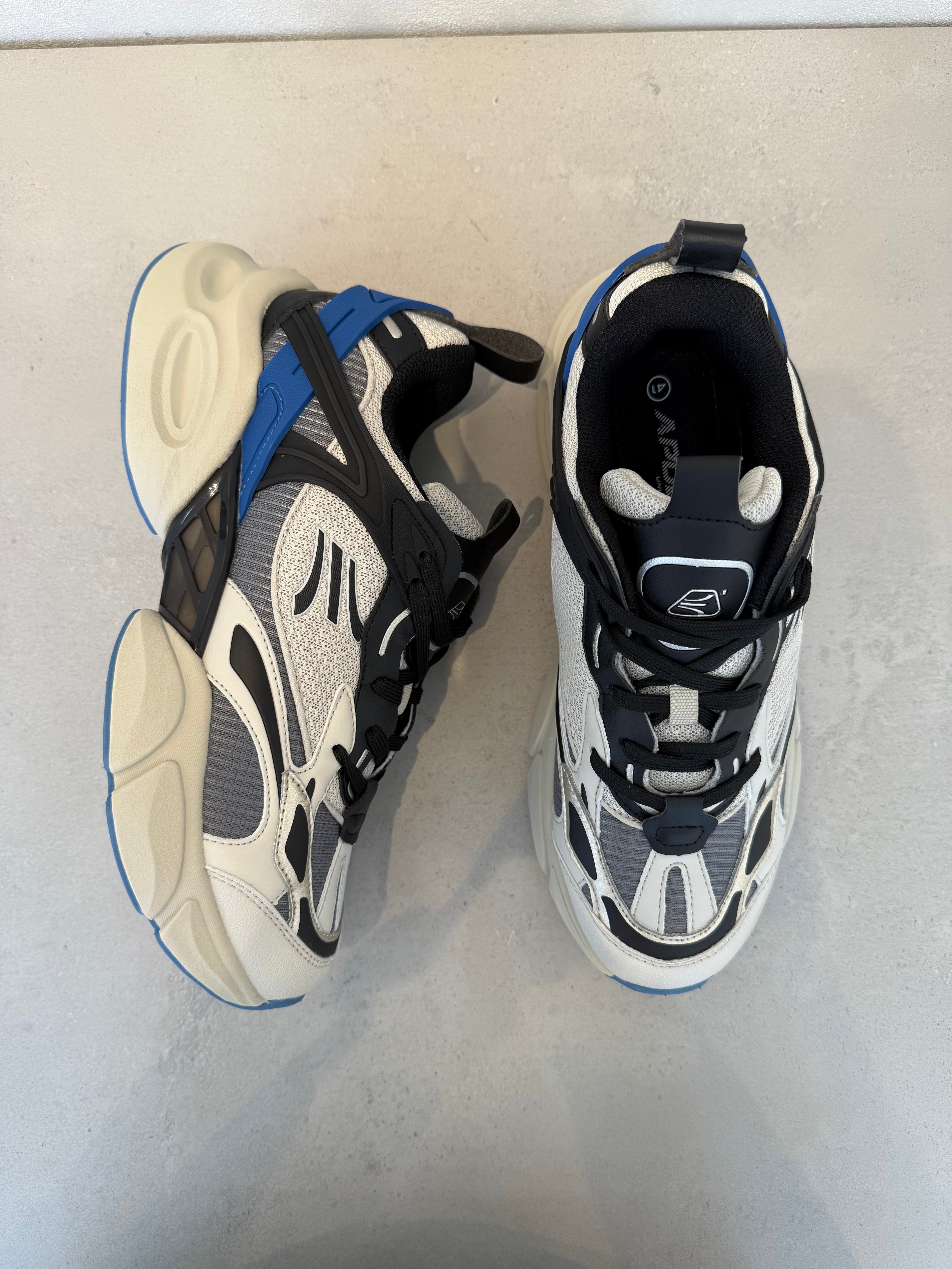 Tenis Gris Azul Con Cordones Y Amortiguación Ligera En Diseño Urbano Y Look Moderno – 14645