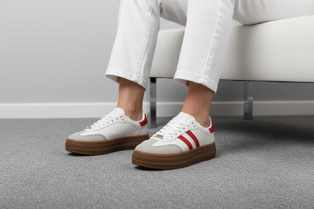 Tenis Plataforma Blanco Con Detalles En Rojo Y Suela Caramelo - Estilo Retro Deportivo - 13369