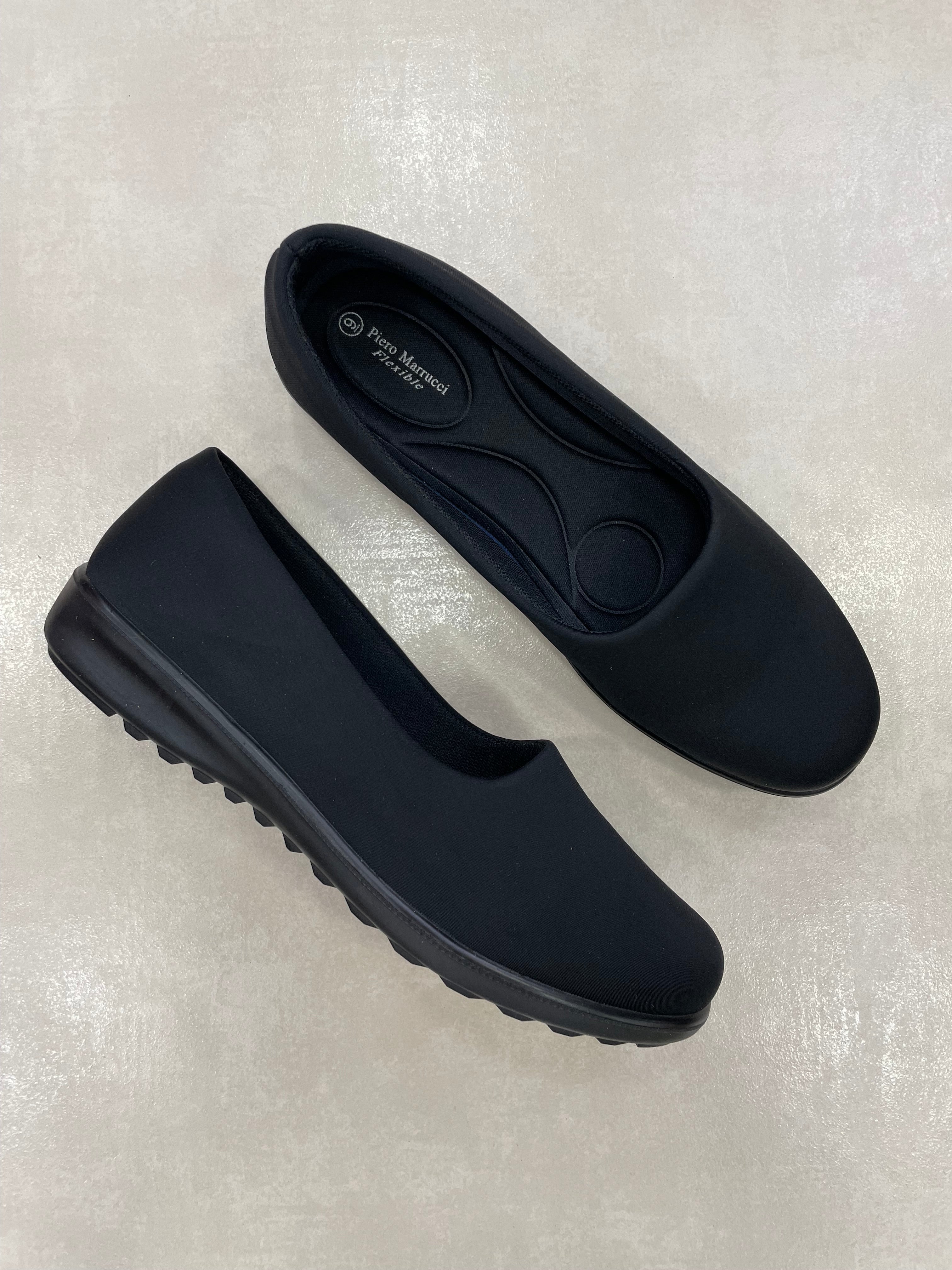 13636 – Zapatos Negros Livianos Tipo Bailarina