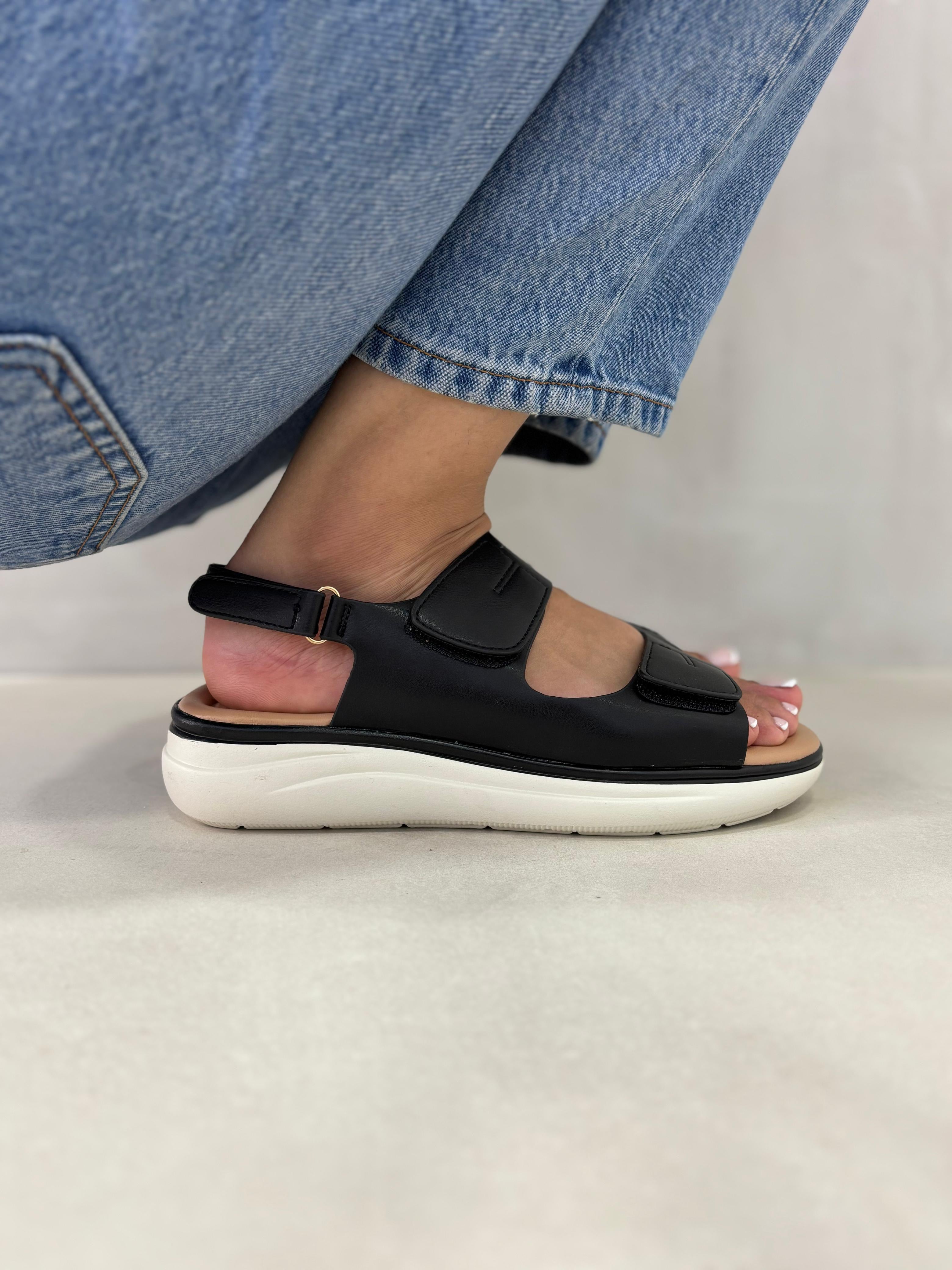 Sandalias Negras Plataforma Urbana 14356 Con Plataforma Ergonómica Y Cierre Ajustable Para Caminar