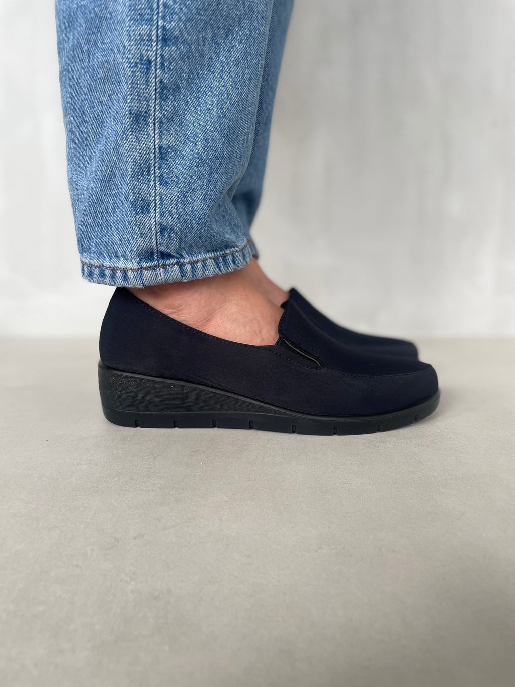 Zapatos Slip On Tejidos Elásticos Con Plataforma 14084 Comodidad Contemporánea Y Estilo Versátil