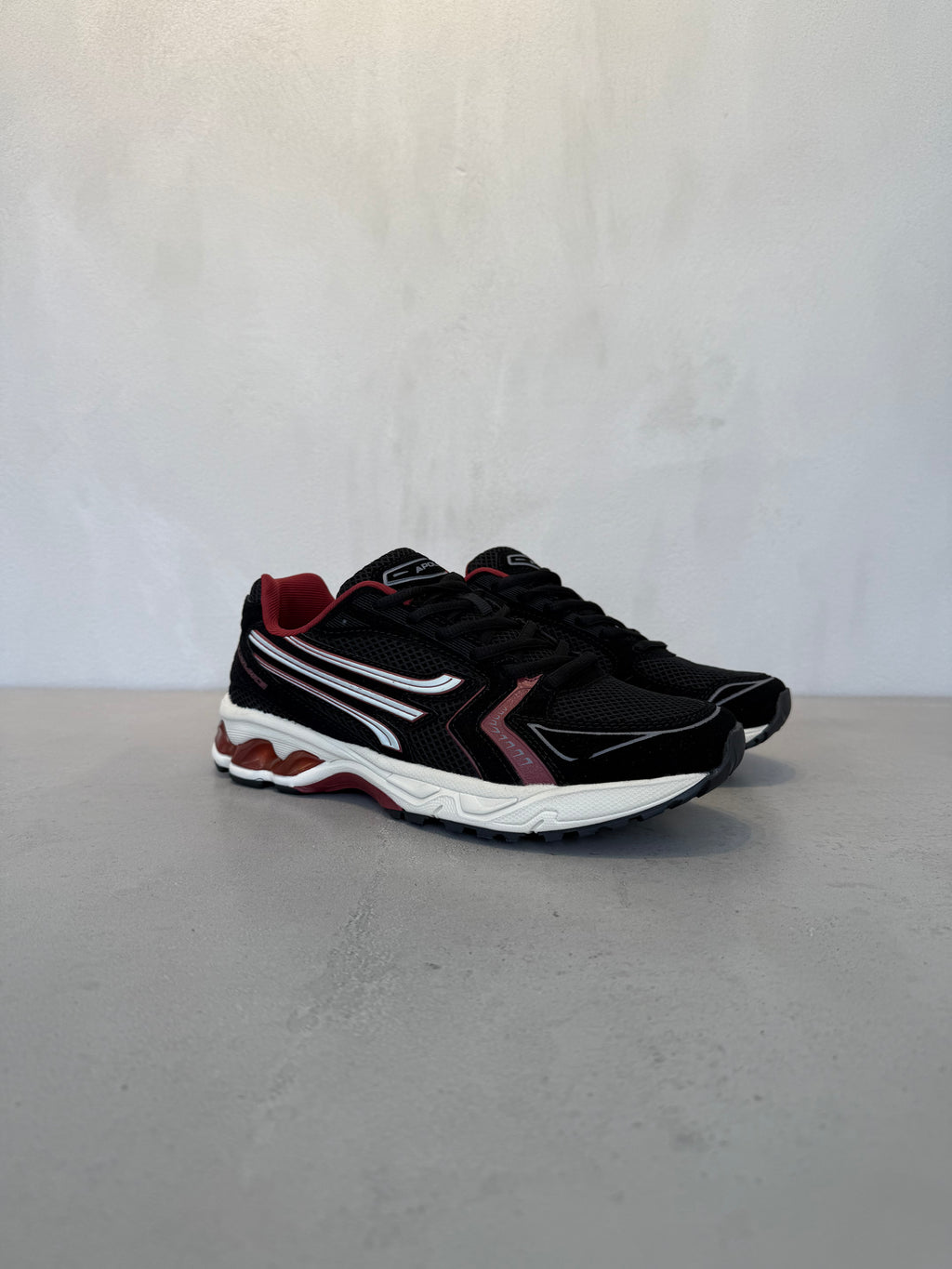 Tenis APOLO Negro Con Acabado Suave Y Cierre De Cordones Suela De Tracción – 14648