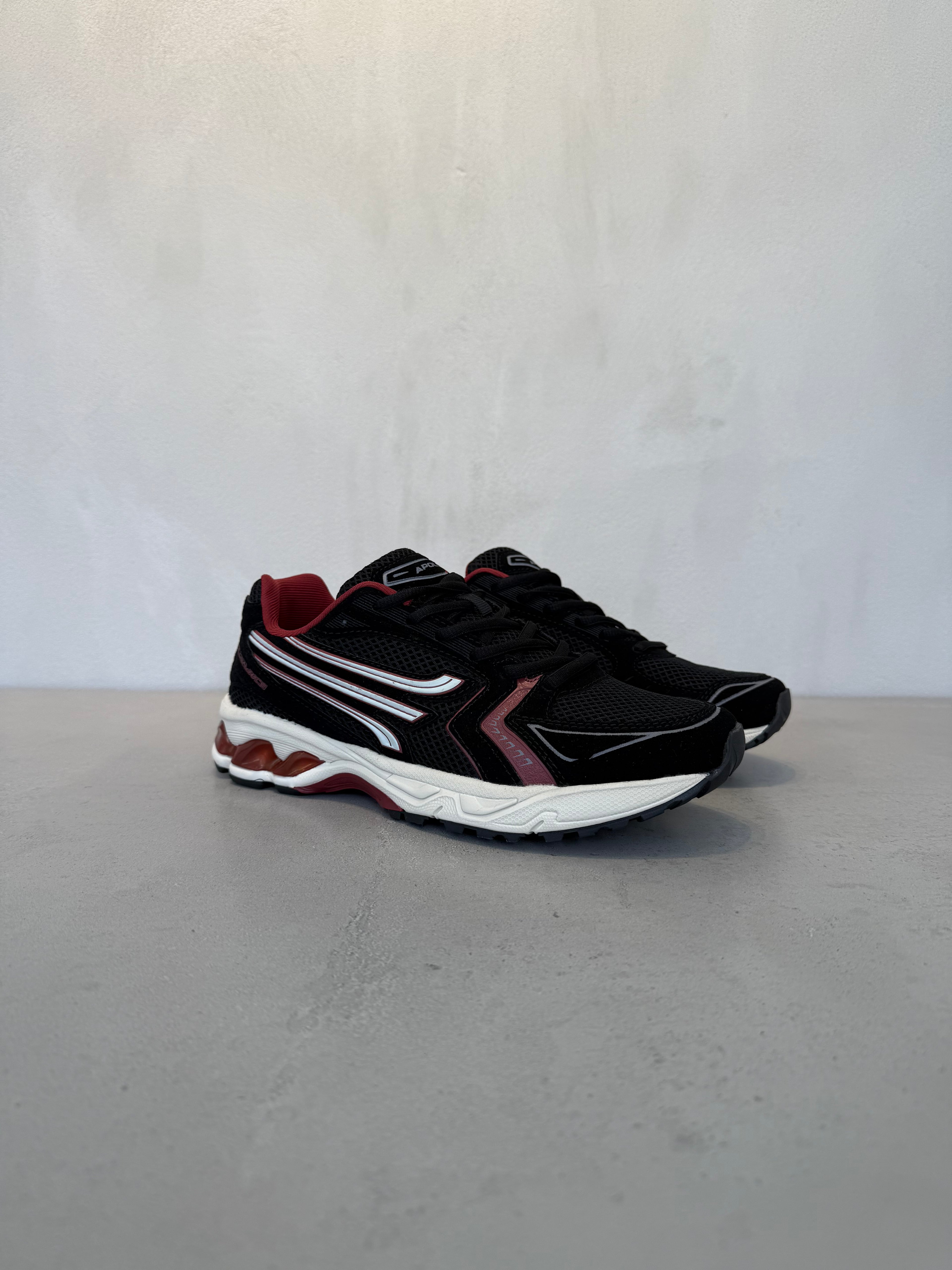 Tenis APOLO Negro Con Acabado Suave Y Cierre De Cordones Suela De Tracción – 14648