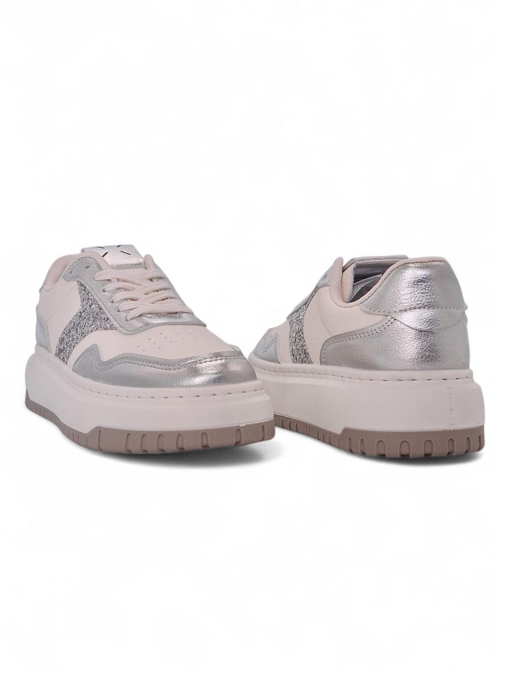 13560 - Tenis Urbanas para Mujer en Blanco con Detalles Plateados y Brillantes