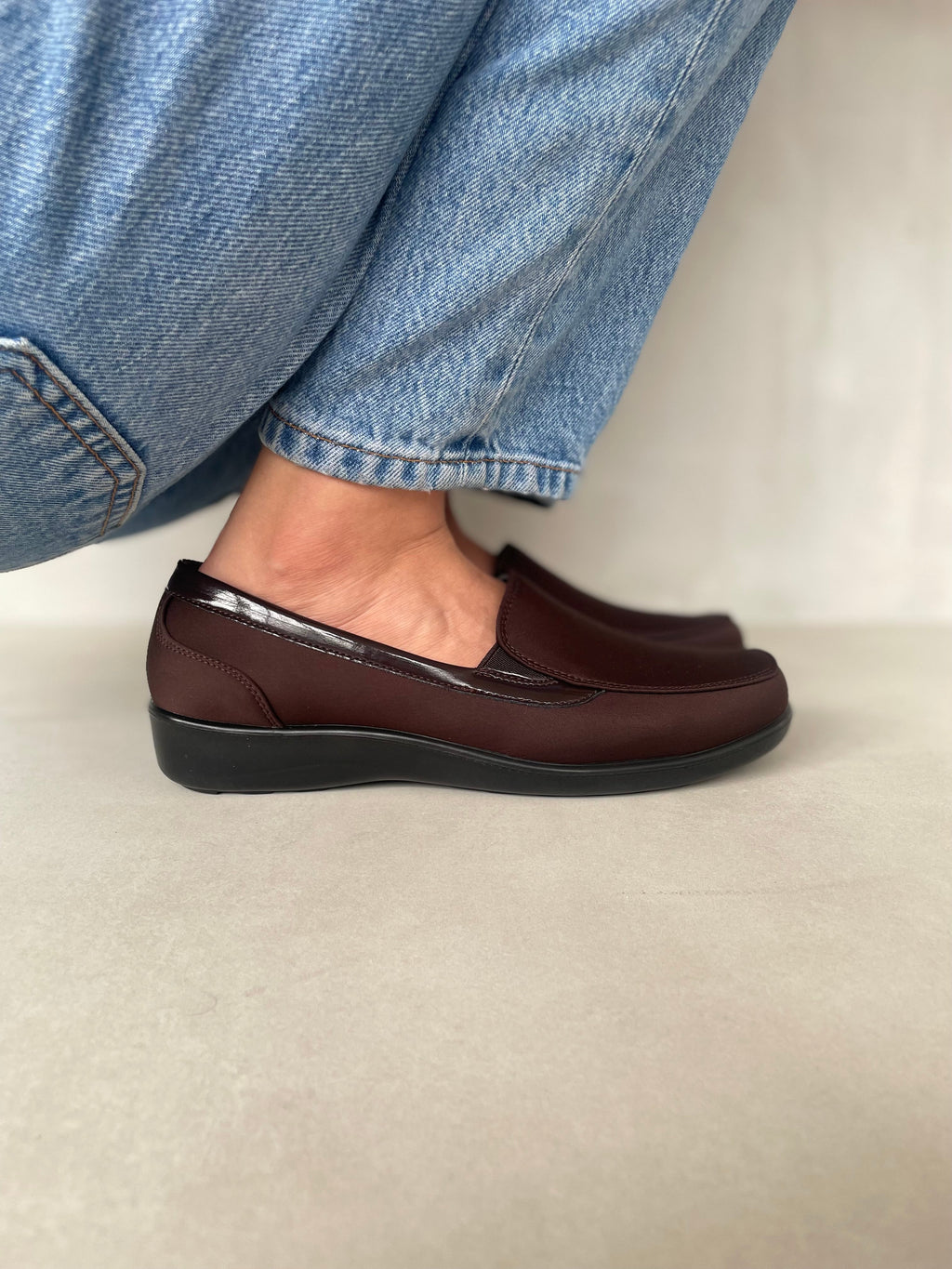 Zapatos Slip On Marrón Clásico 10546 Con Suela Ergonómica Para Uso Diario Y Mayor Comodidad