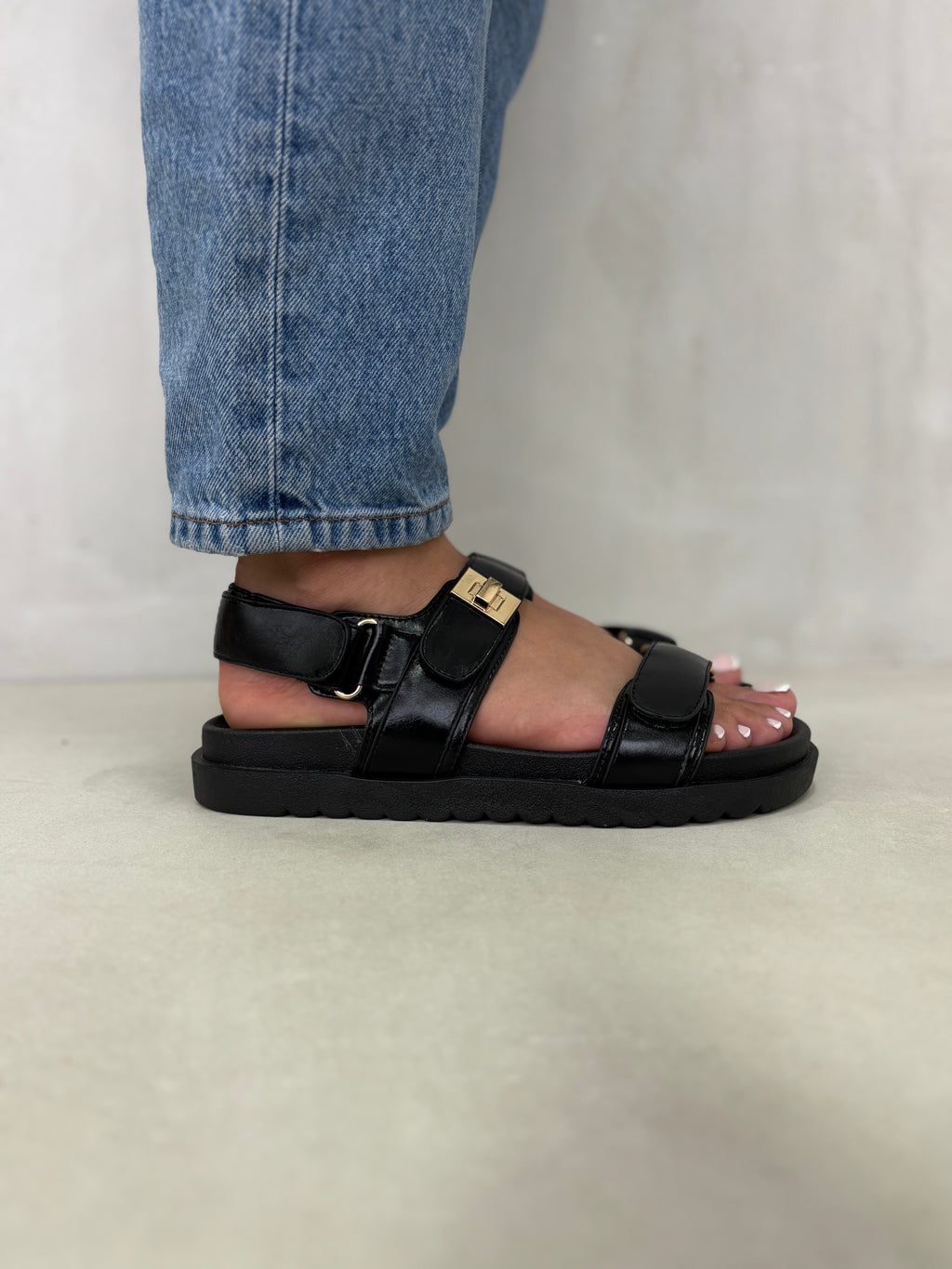 Sandalias Hebilla Metálica 14417 Con Suela Ergonómica Ligera Y Versátil Para Uso Diario