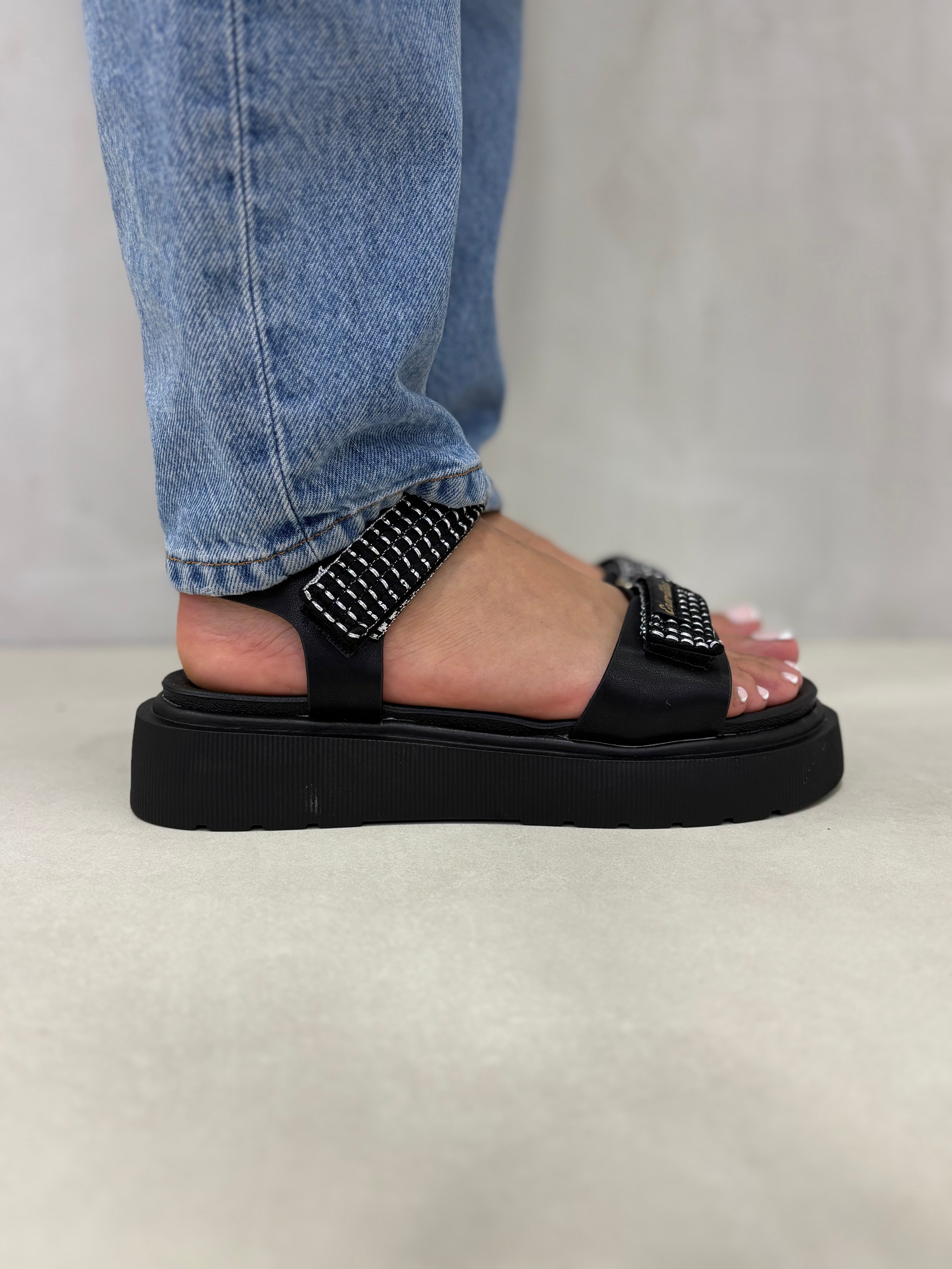 Sandalias Negras Con Plataforma Brillos 14272 Elegancia Moderna Para Estilo Casual O Nocturno